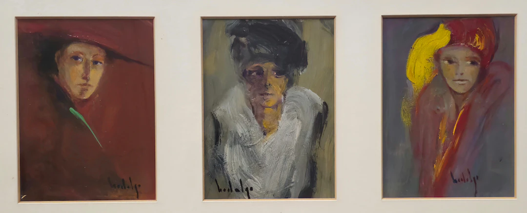 JOAQUIN HIDALGO. Tres retratos femeninos belle epoque.