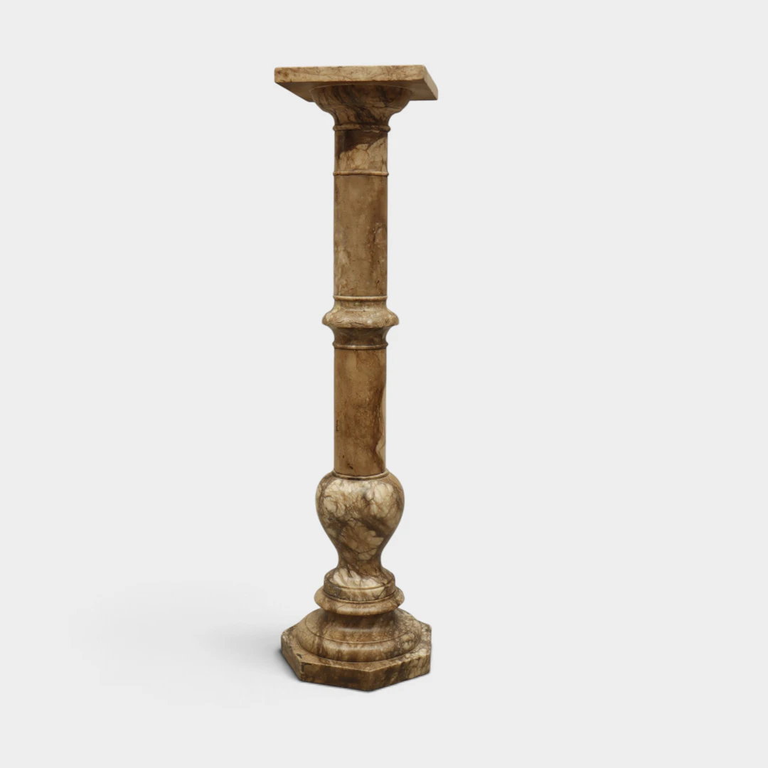 Pedestal a modo de columna en mármol.