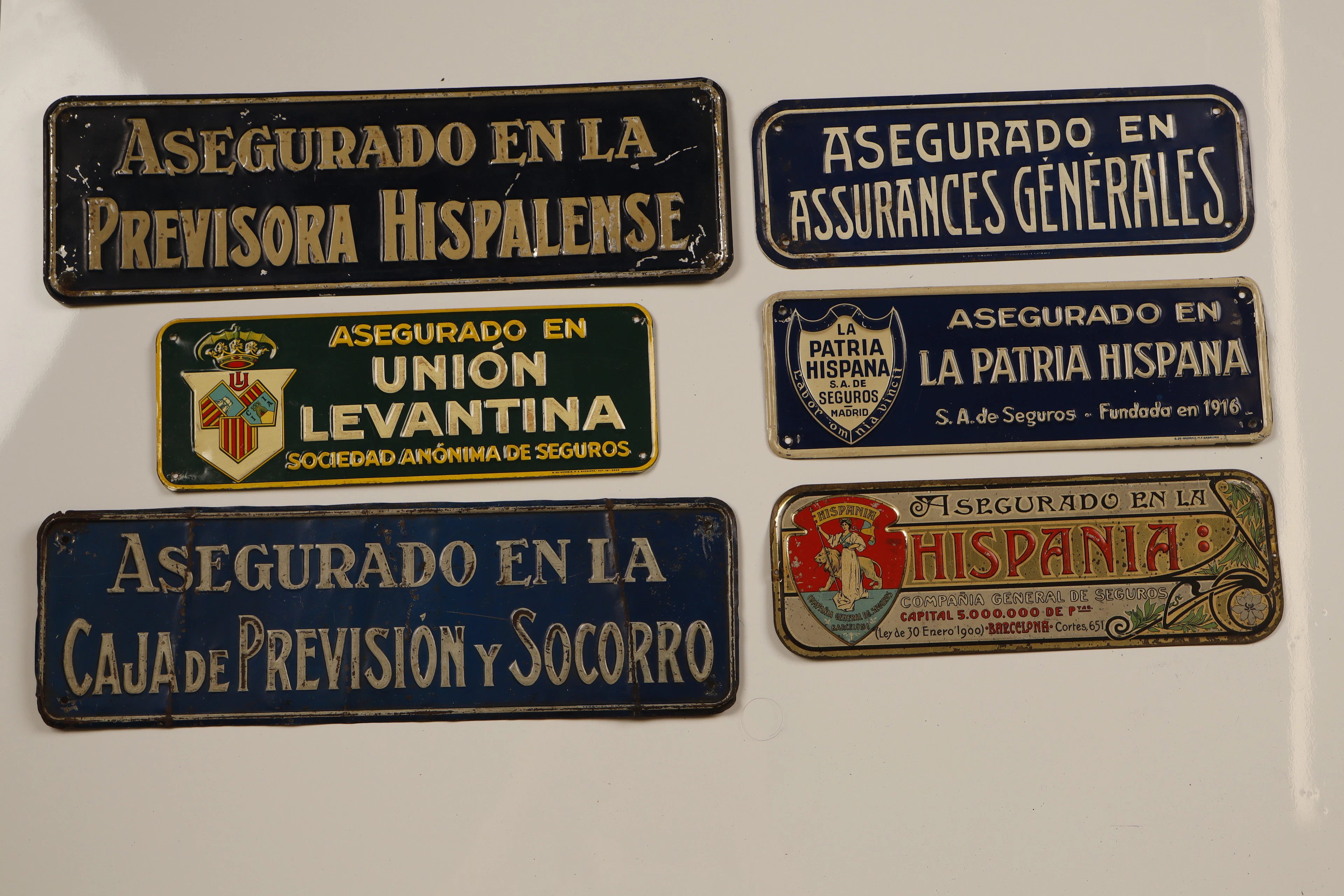 Hispania y otros. 6 placas publicitarias en hojalata estampada, litografiada