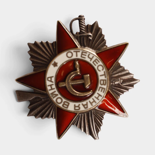 Estrella roja de ex Unión Soviética de plata. Númerada 5810750.