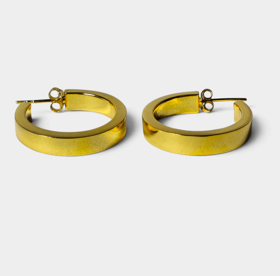 Aros en plata con baño de oro.
