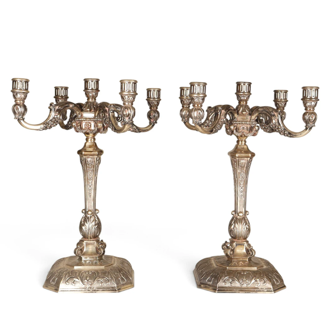 Par de de candelabros en plata. Masriera y Carreras.