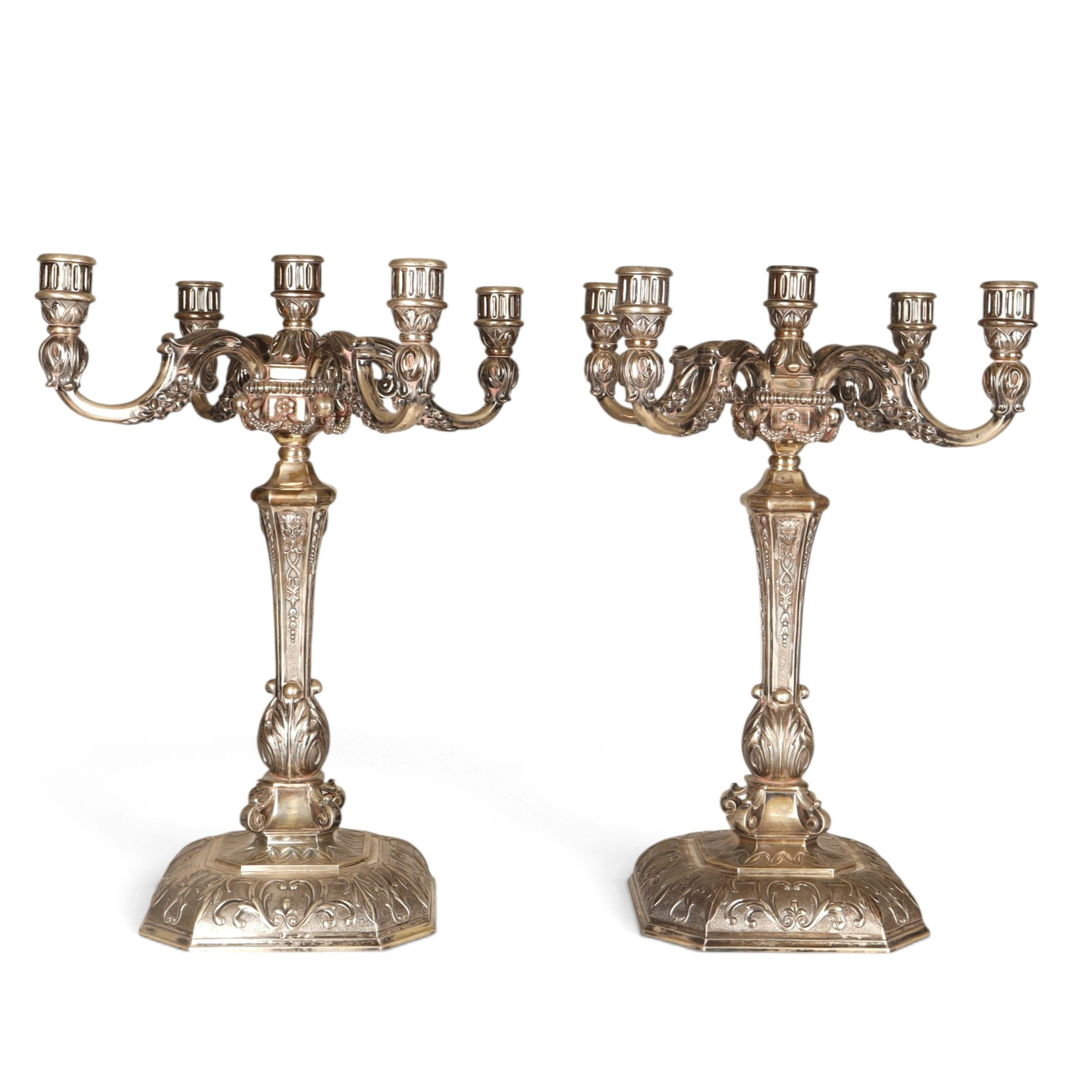 Par de de candelabros en plata. Masriera y Carreras.