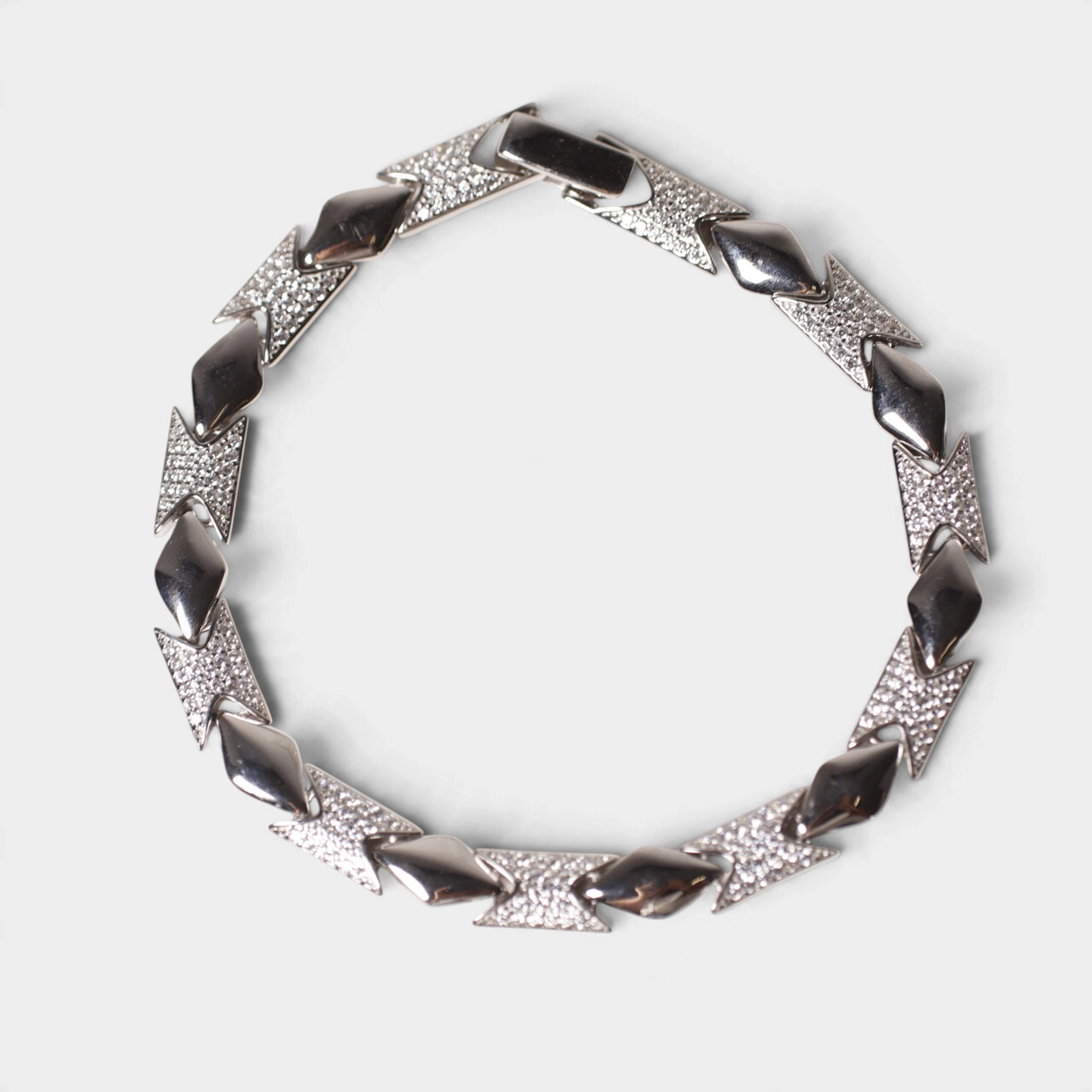 Pulsera en plata y circonitas.