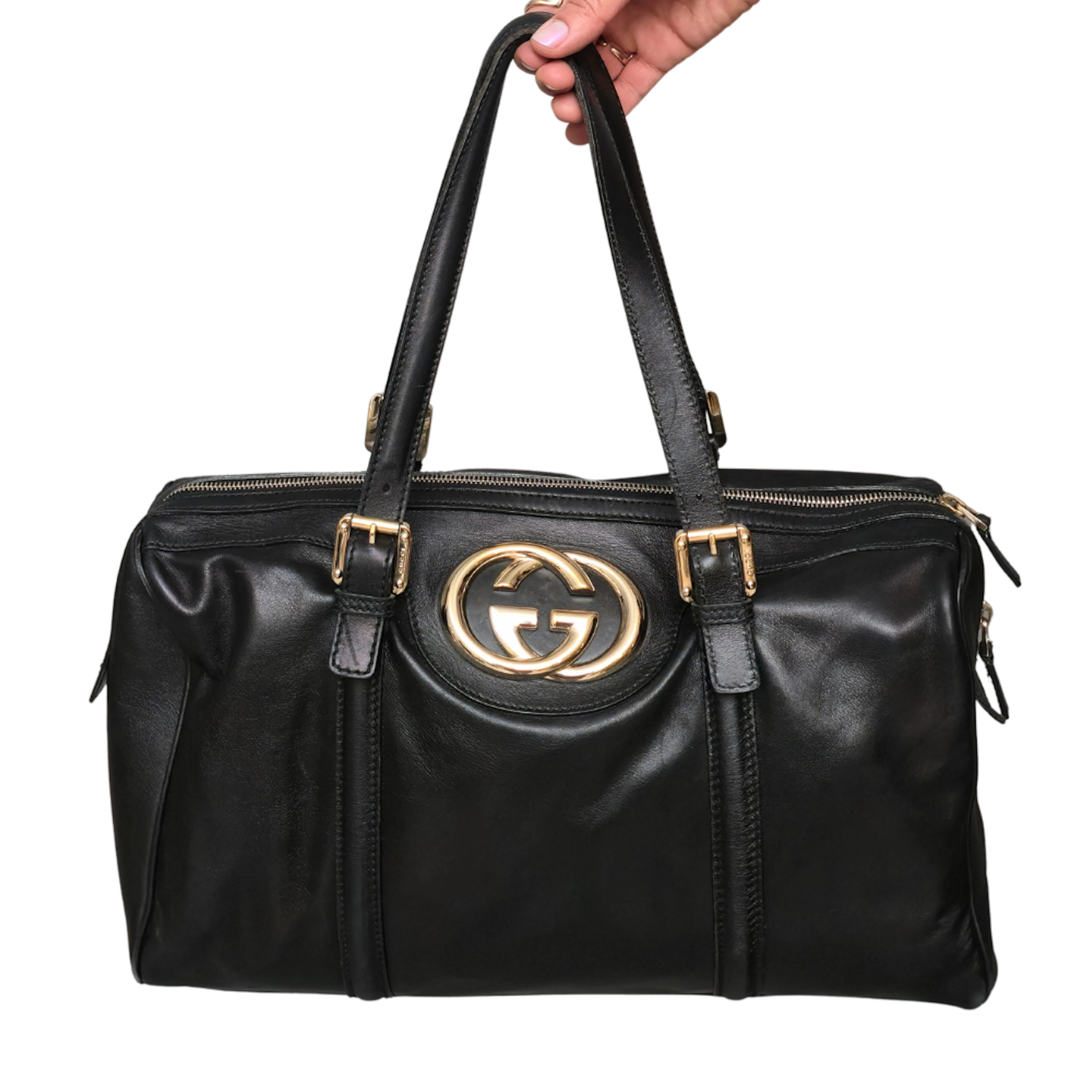 BOLSO DE HOMBRO GUCCI EN CUERO NEGRO.
