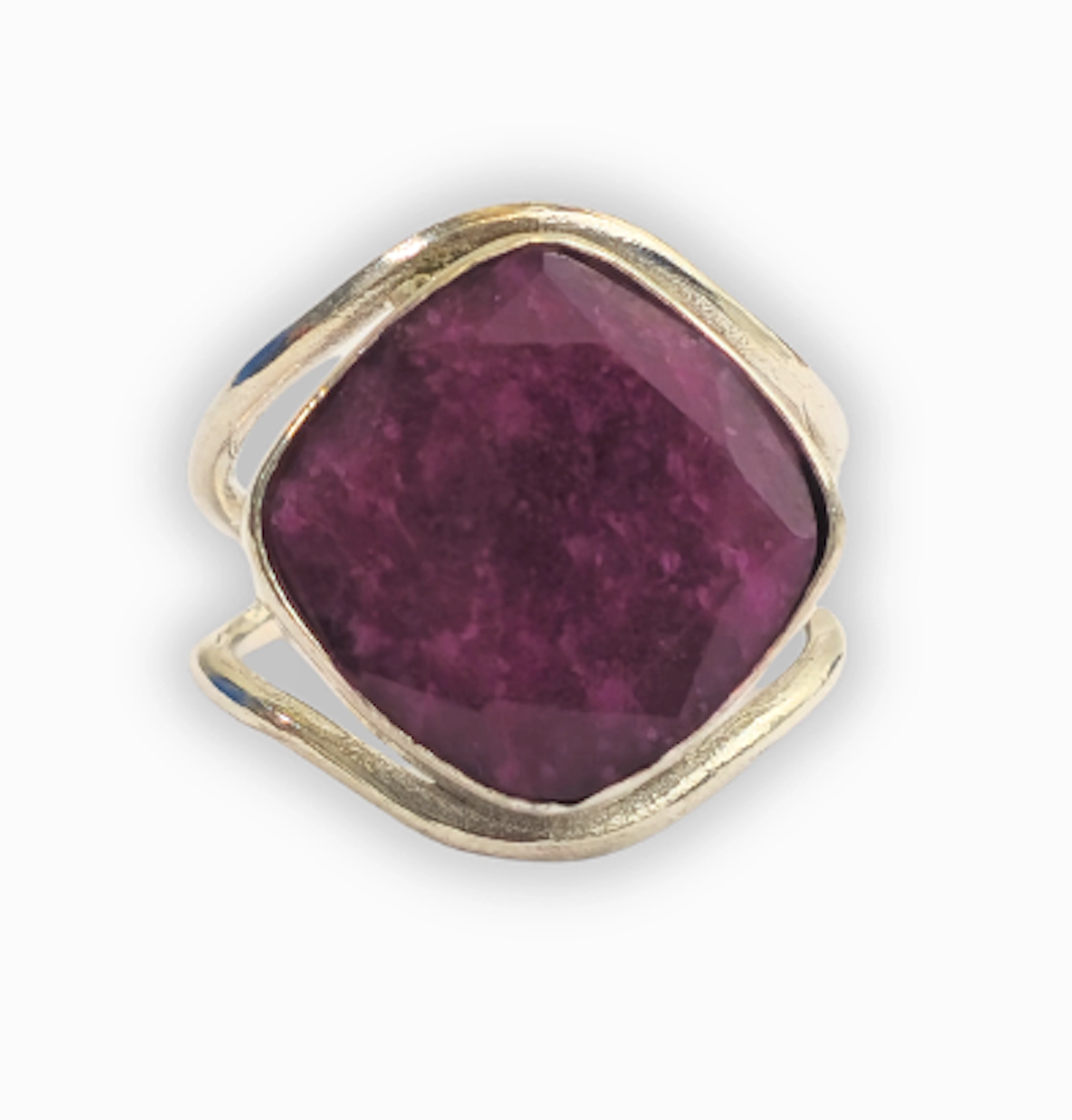 Anillo en plata y rubí.