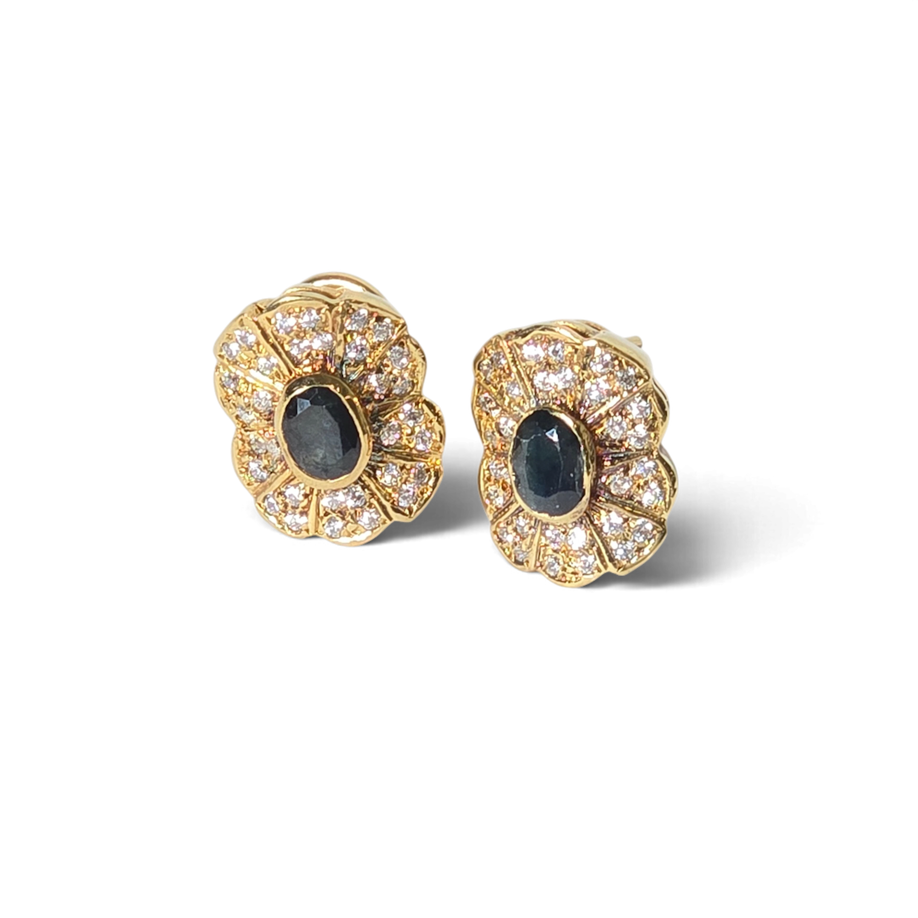 Pendientes en plata con baño de oro y circonitas.