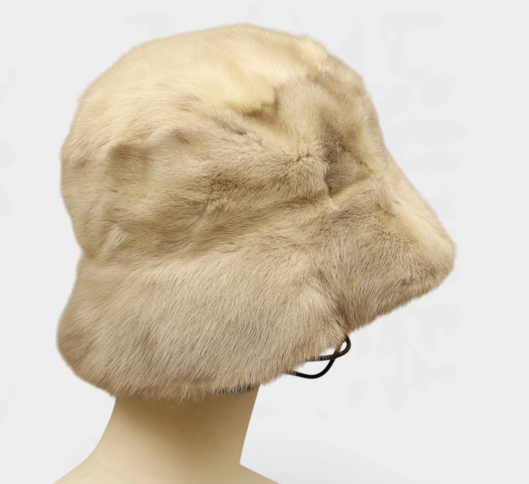 Sombrero en visón gris perla.
