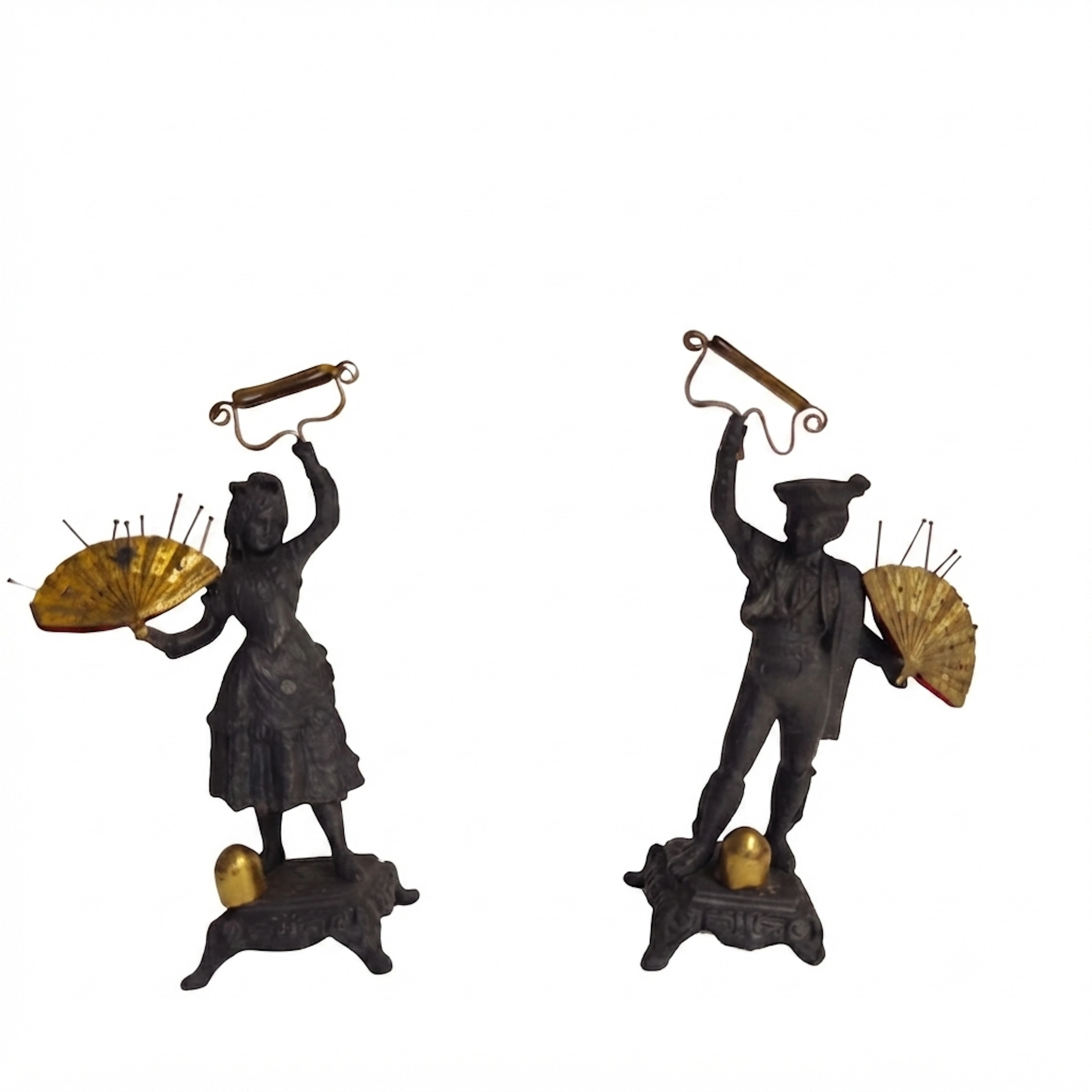 Pareja de costureros de sobremesa Napoleón III en calamina patinada y dorada.