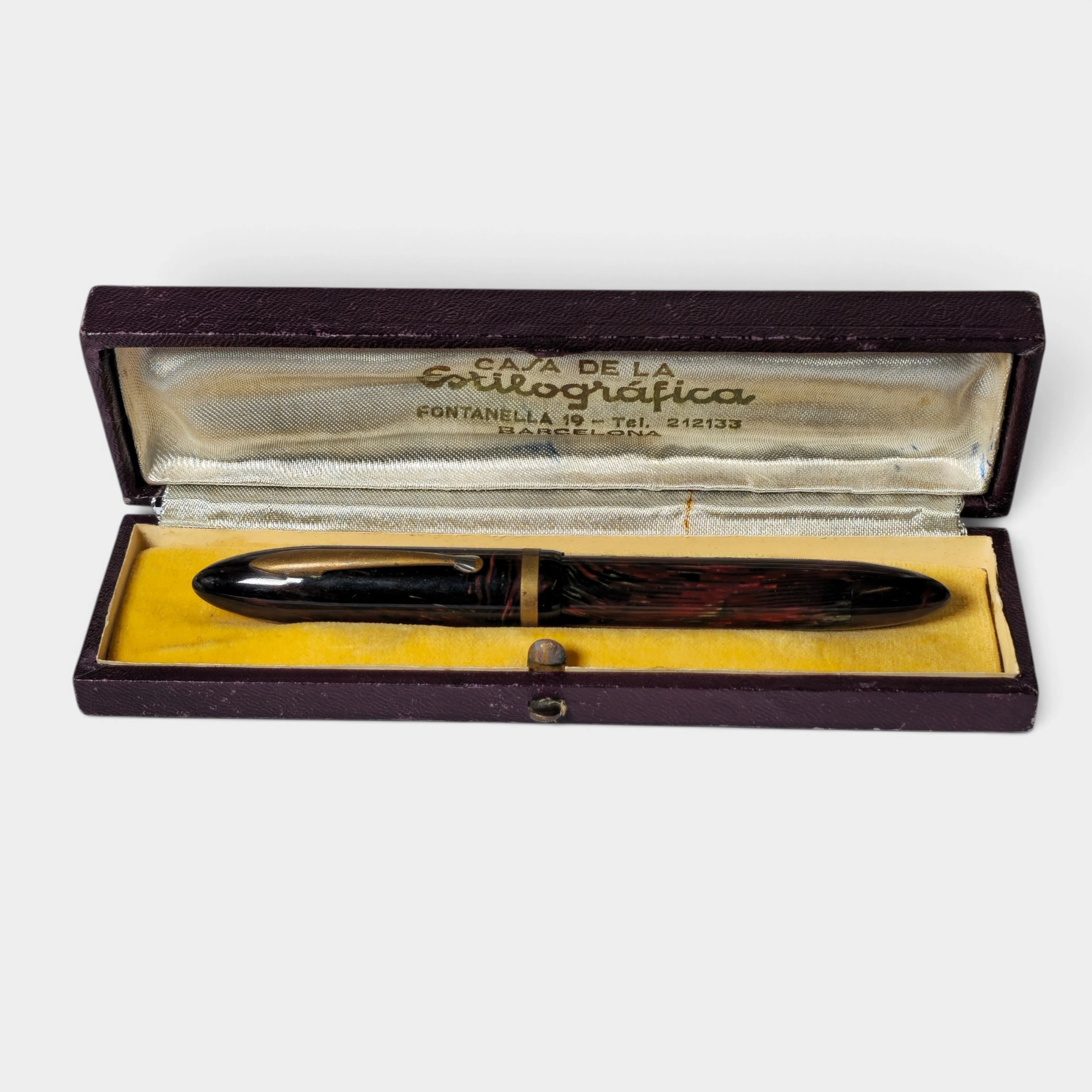 Pluma de baquelita y plumín de 14 K.