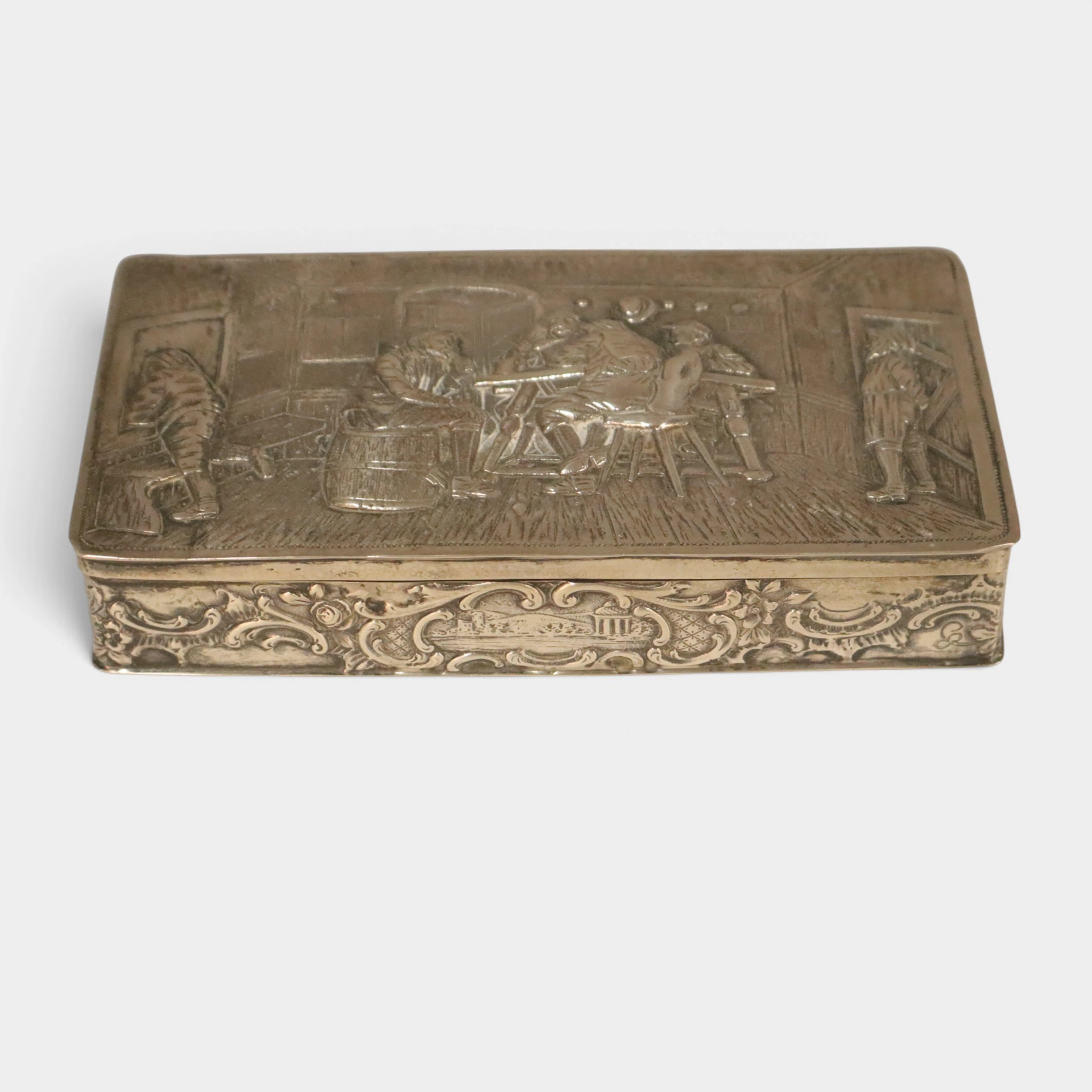 Caja de tabaco en plata punzonada 900. Estilo historicista. Principios
