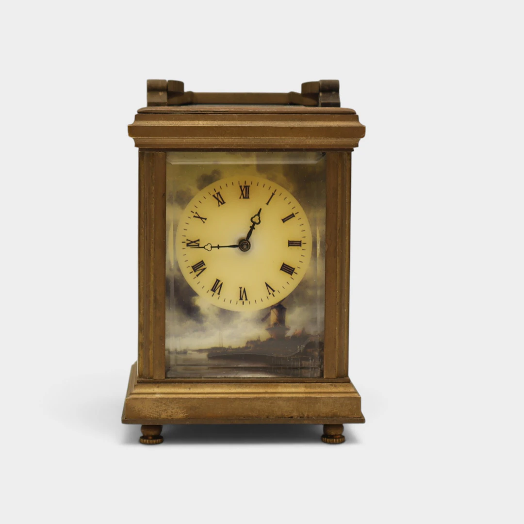 Reloj de viaje en latón.