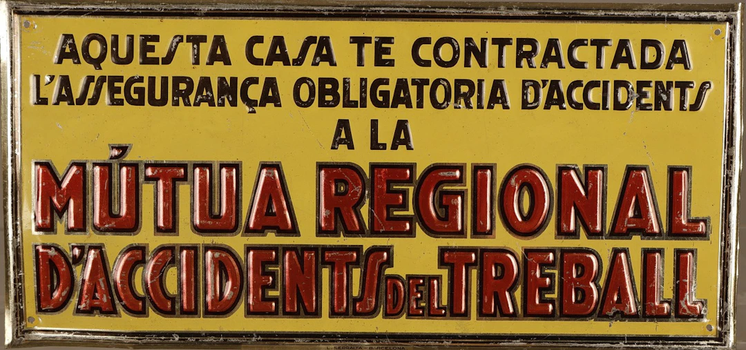Mútua Regional d'Accidents del Treball, placa publicitaria en hojalata