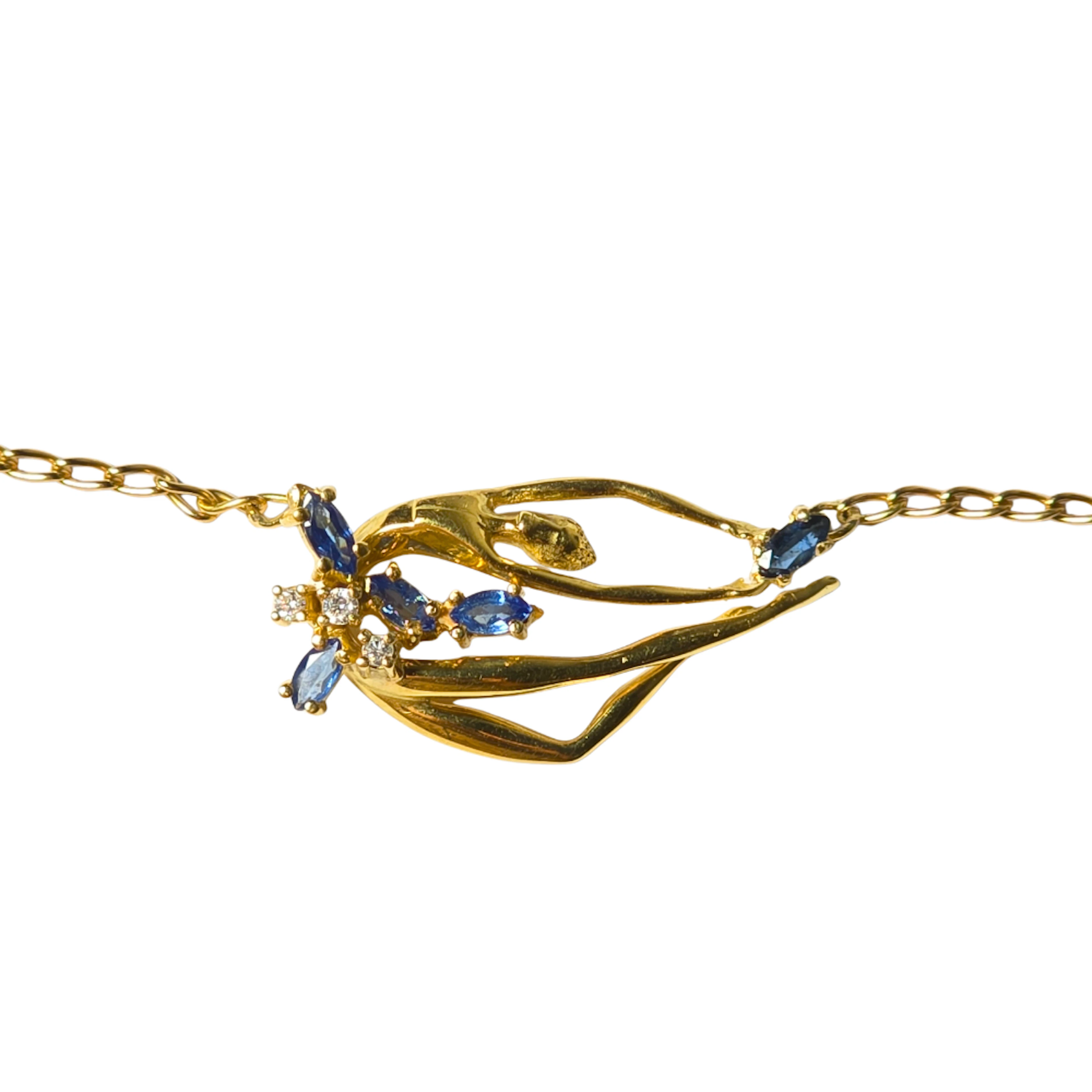 Collar en oro de 18 K, zafiros y diamantes.