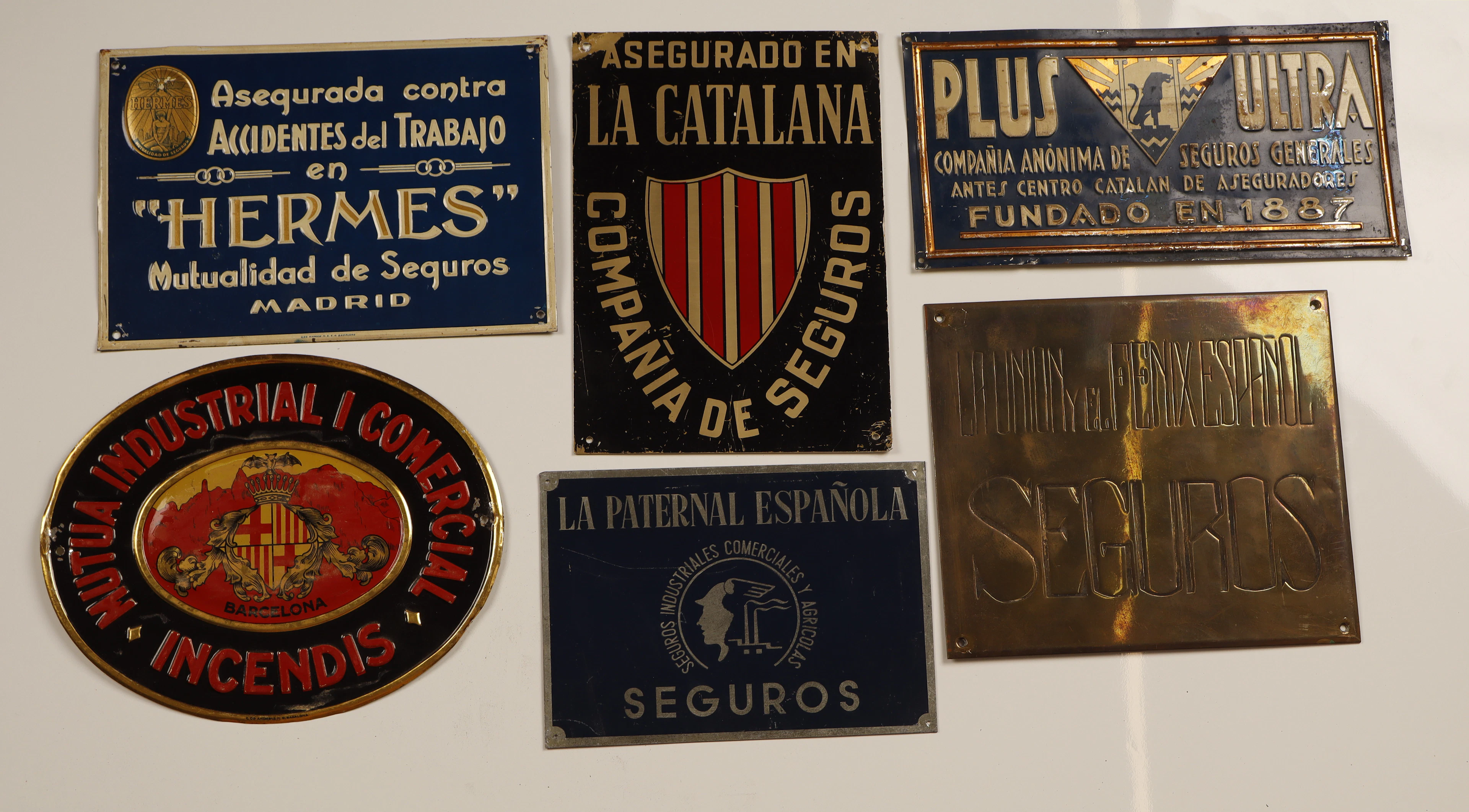 Hermes y otros, 6 placas publicitarias en latón y hojalata estampada y pintada.
