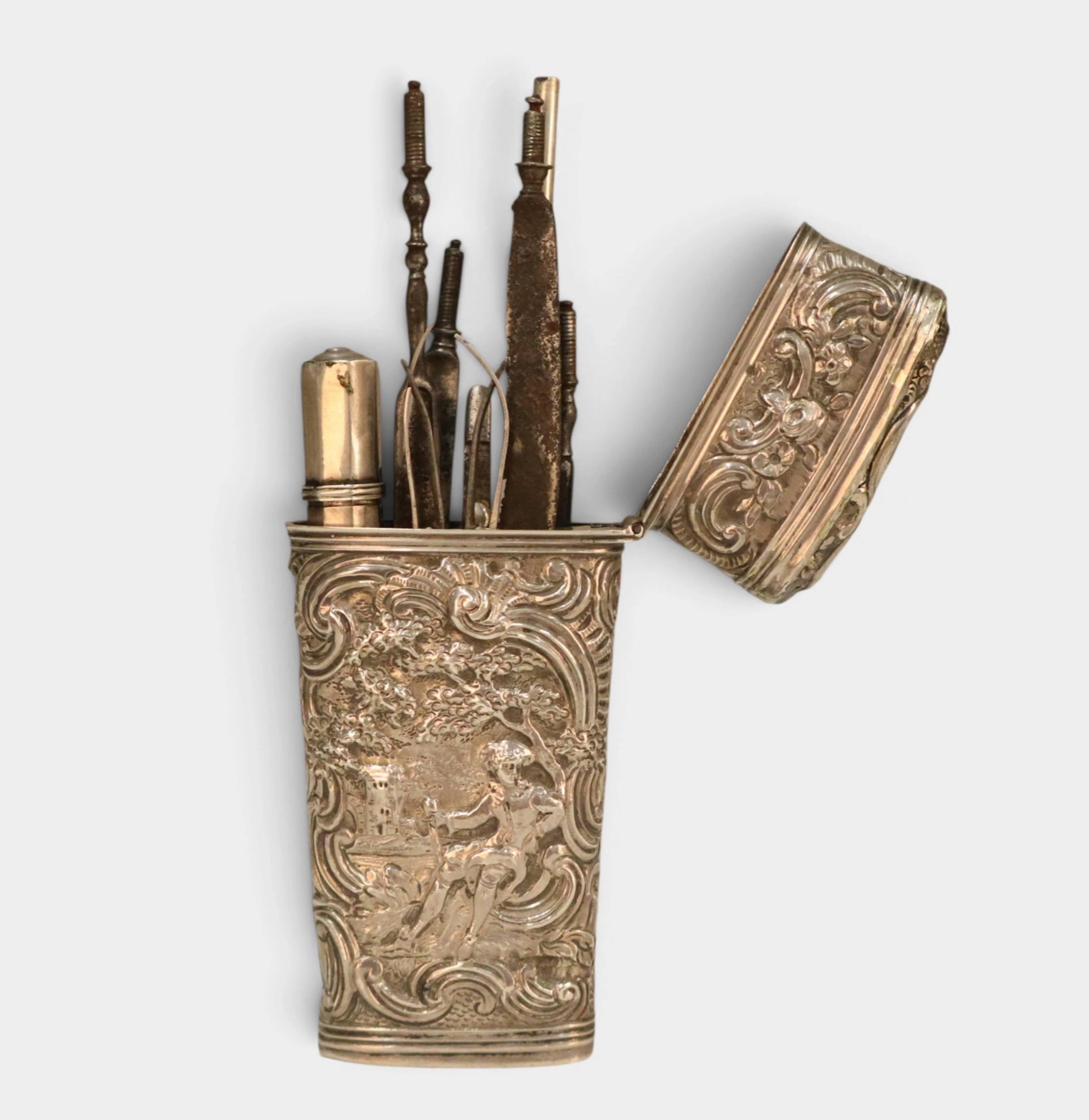 Caja "étui" George III en plata, hacia 1865.