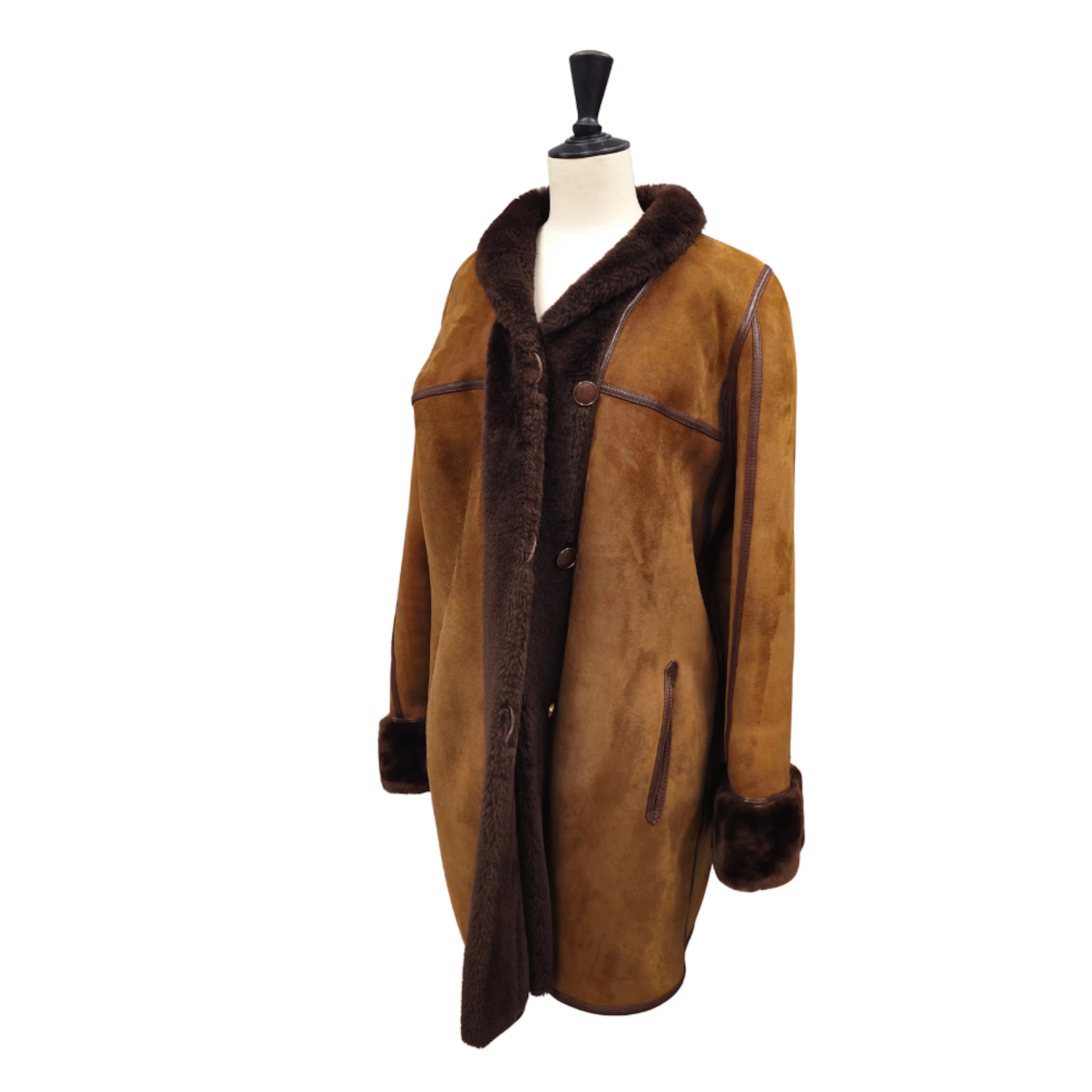 Chaqueton en cordero español reversible anteado.