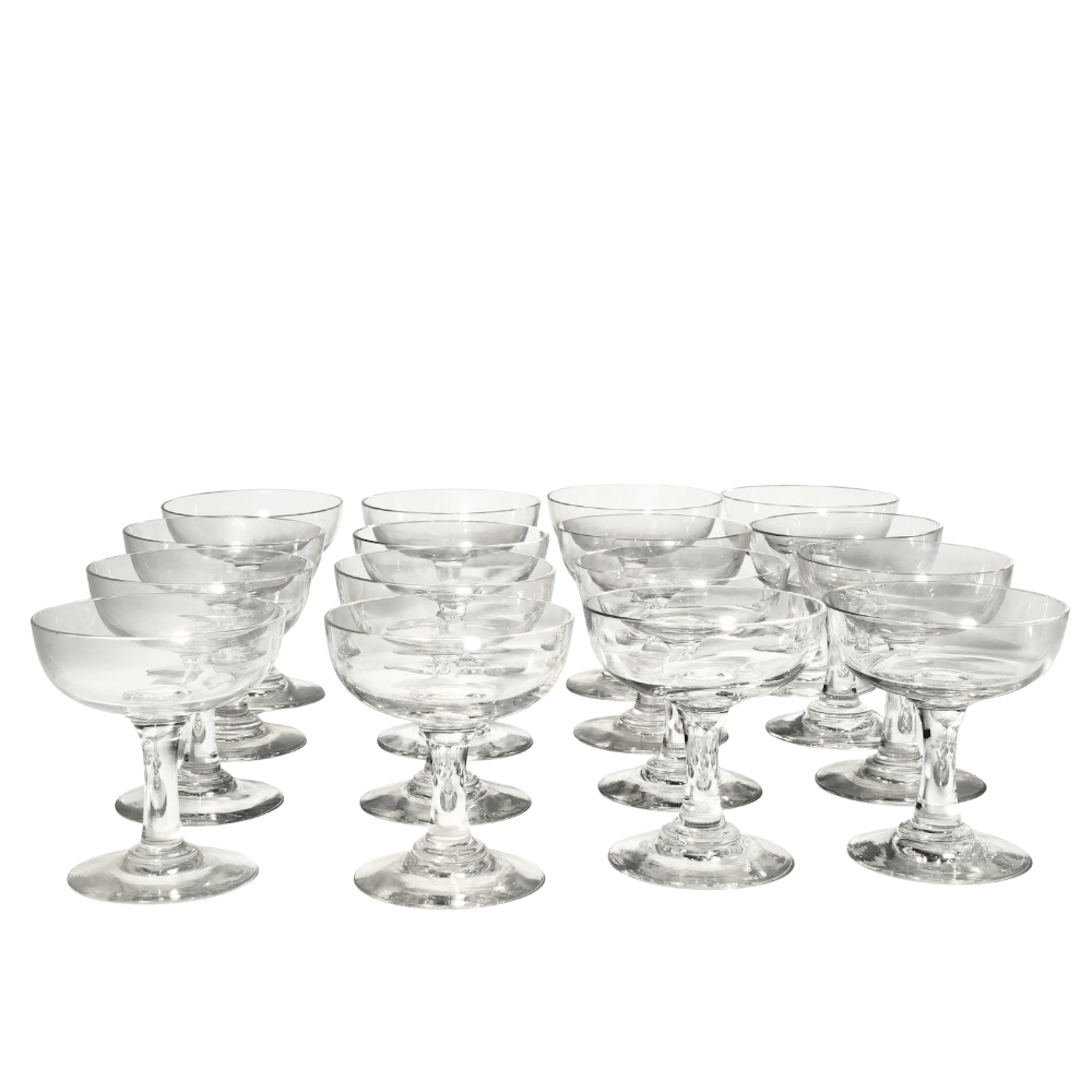 16 COPAS DE CAVA EN CRISTAL SOPLADO.