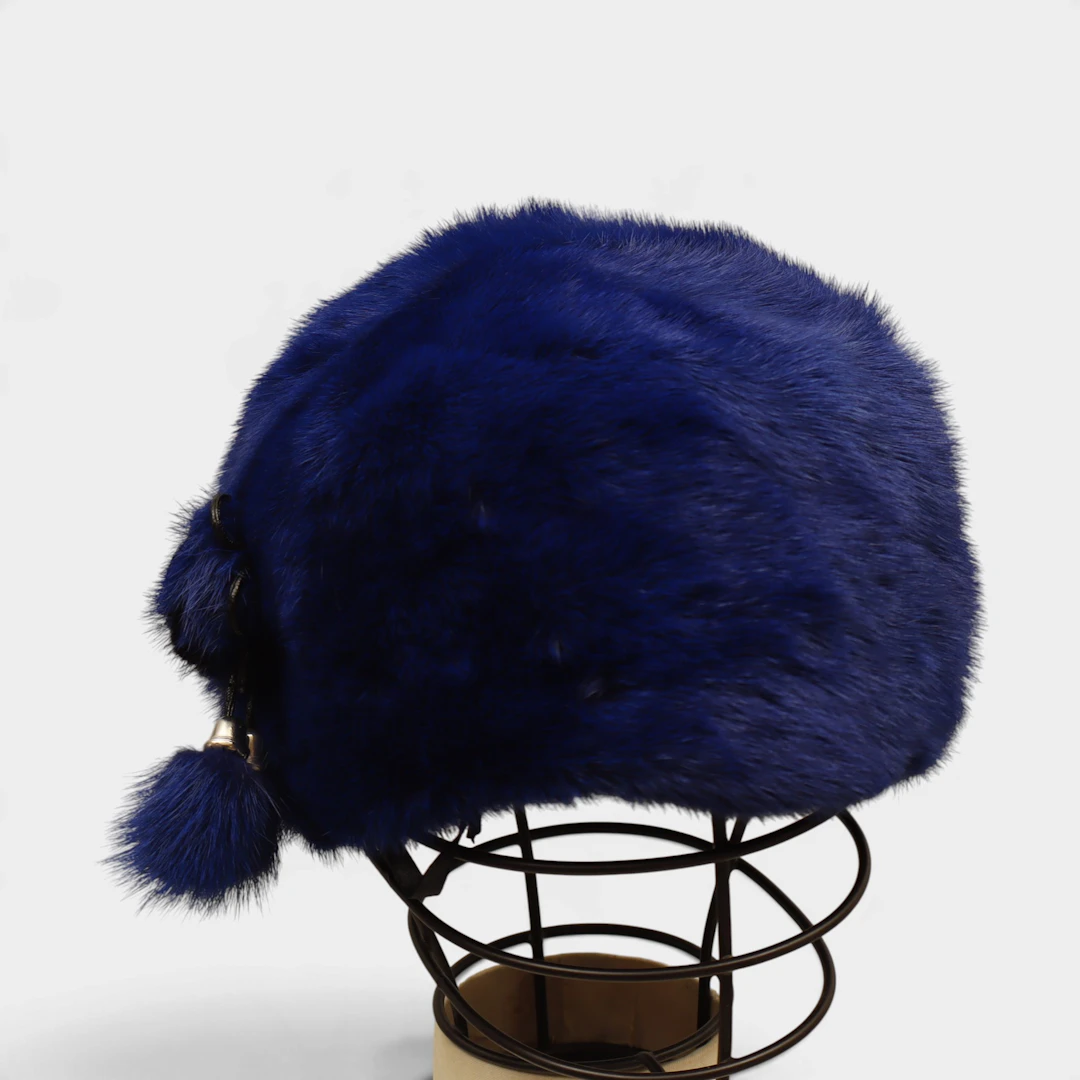 Casquete azul klein.