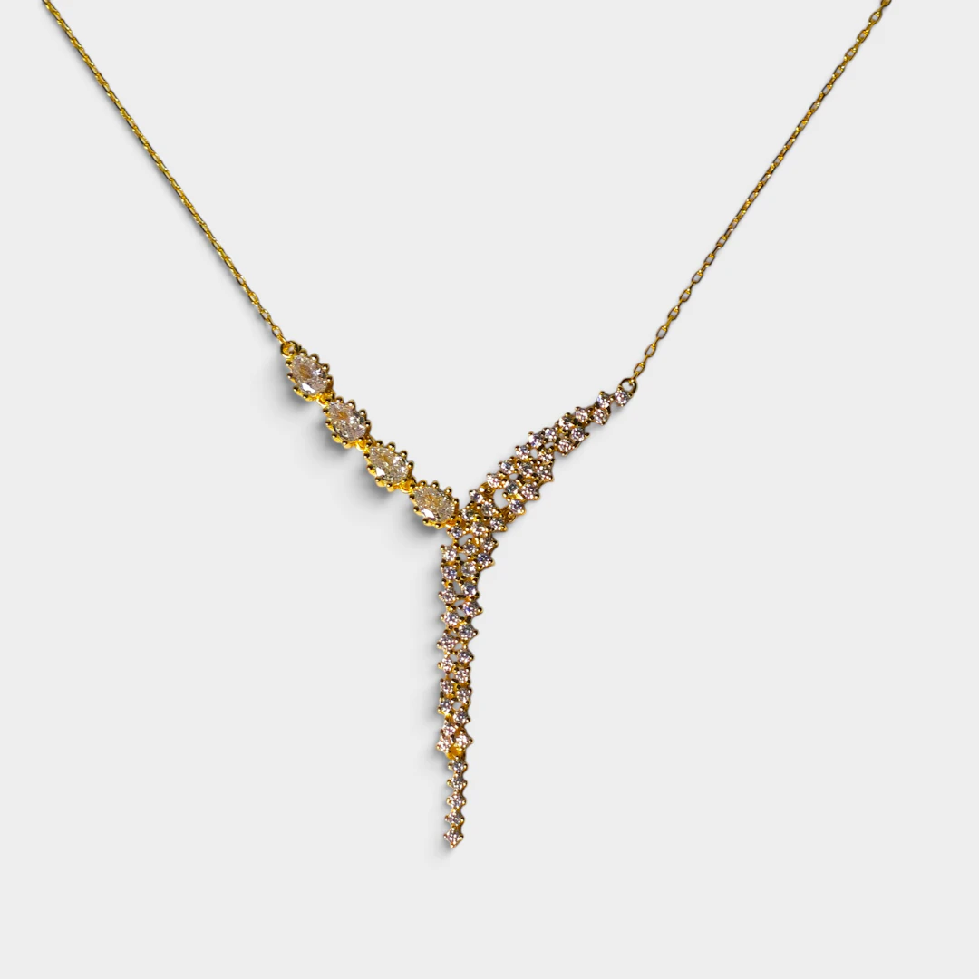 Collar con plata y baño de oro y circonitas.