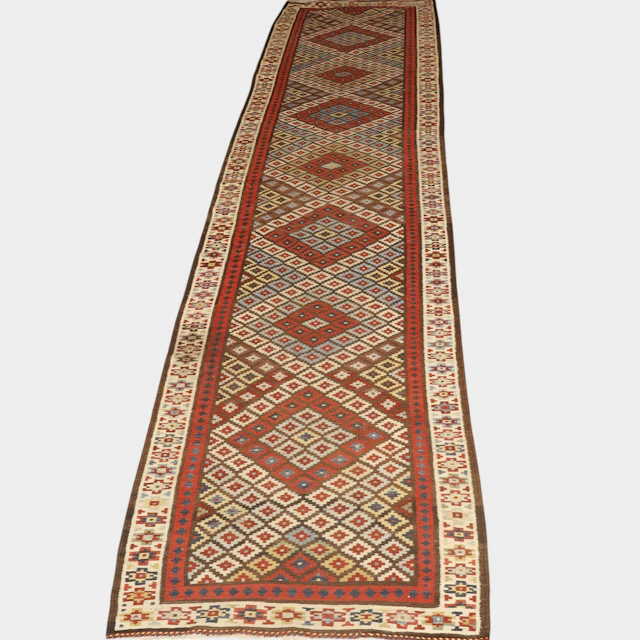 Alfombra de pasillo del Cáucaso en lana, del siglo XIX.