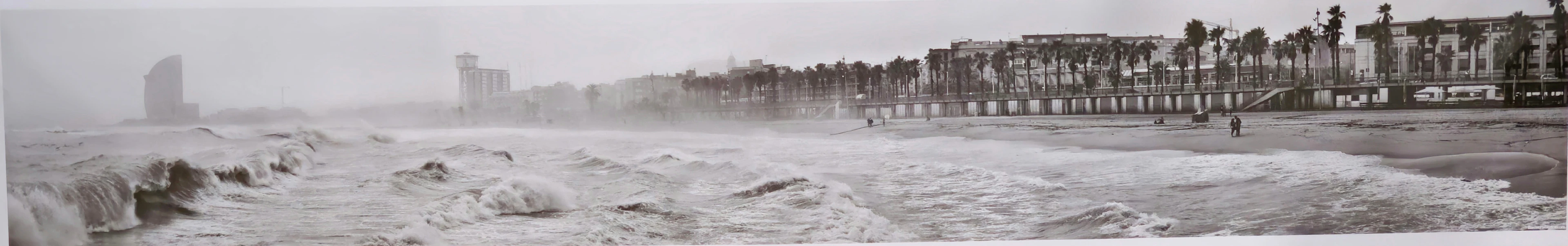 SERGI PERICHE. PLAYA DE LA BARCELONETA,HOTEL VELA AL FONDO BARCELONA.