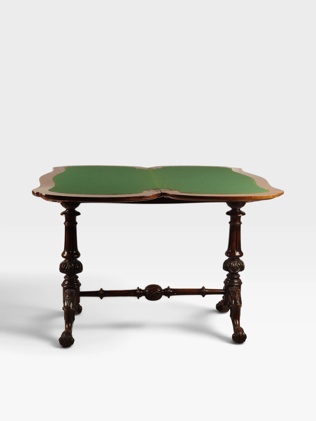 Mesa de juego victoriana en caoba y raiz de caoba.