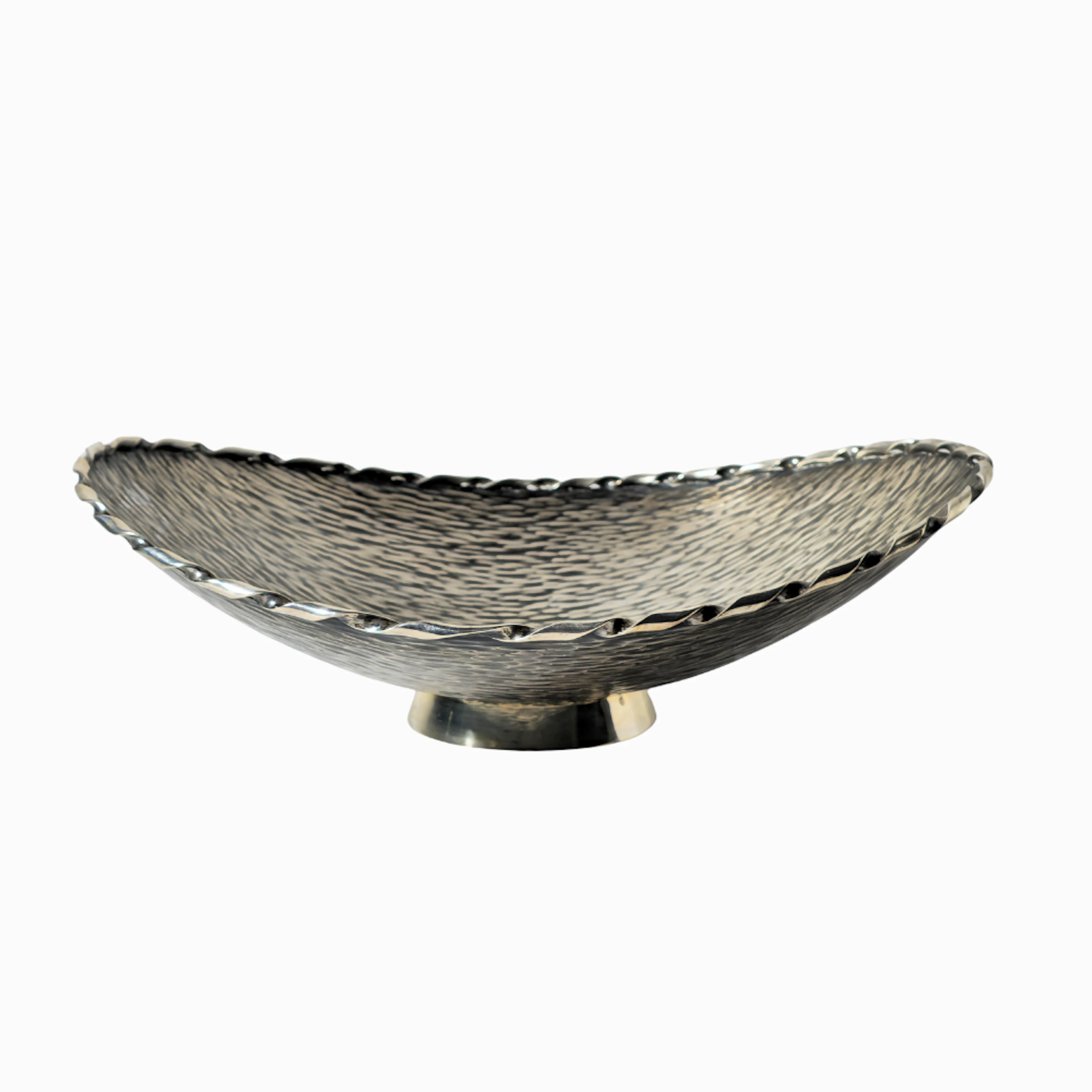 Centro de mesa con borde trenzado en plata punzonada.