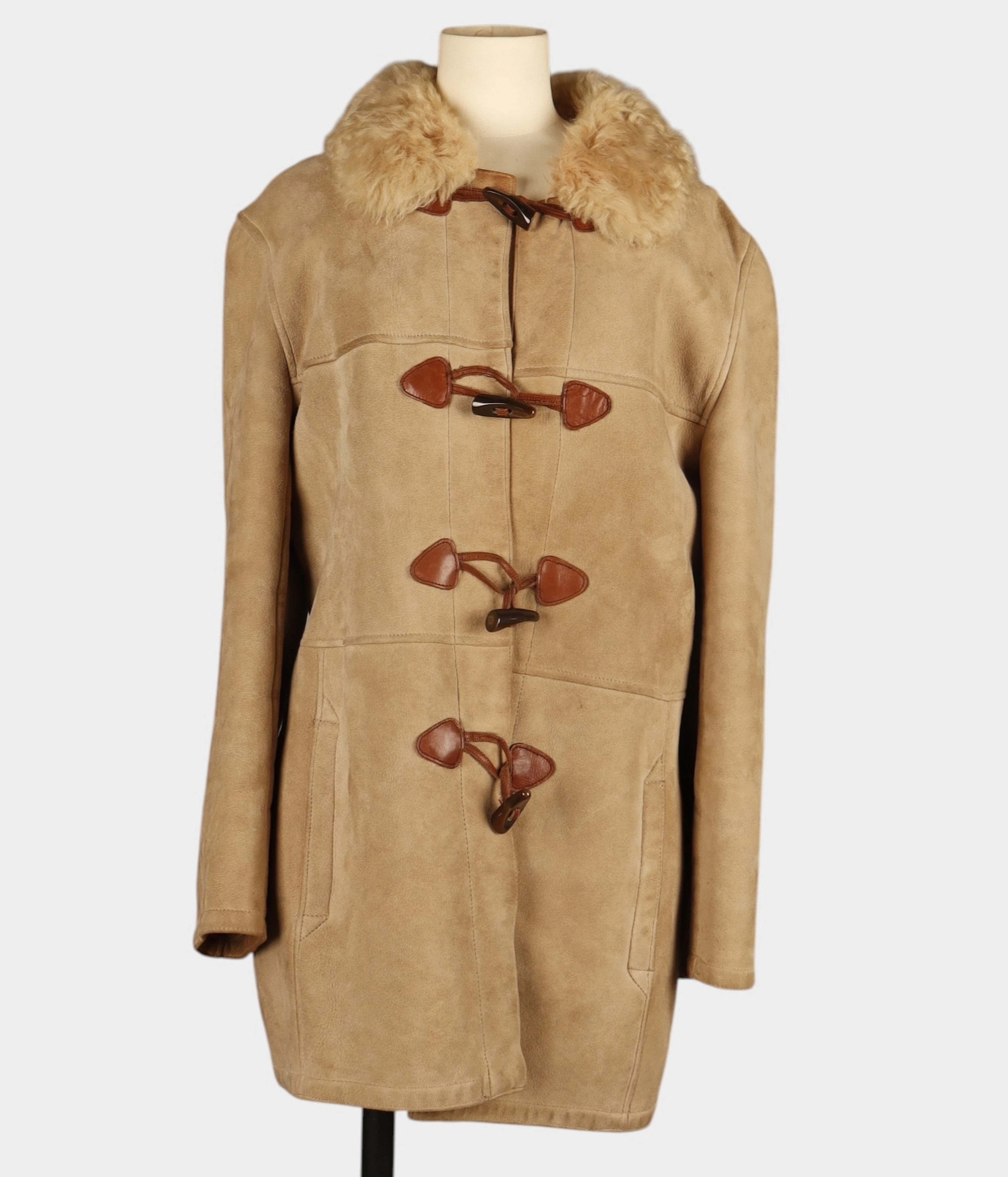 Chaqueton de cordero tipo trenka.