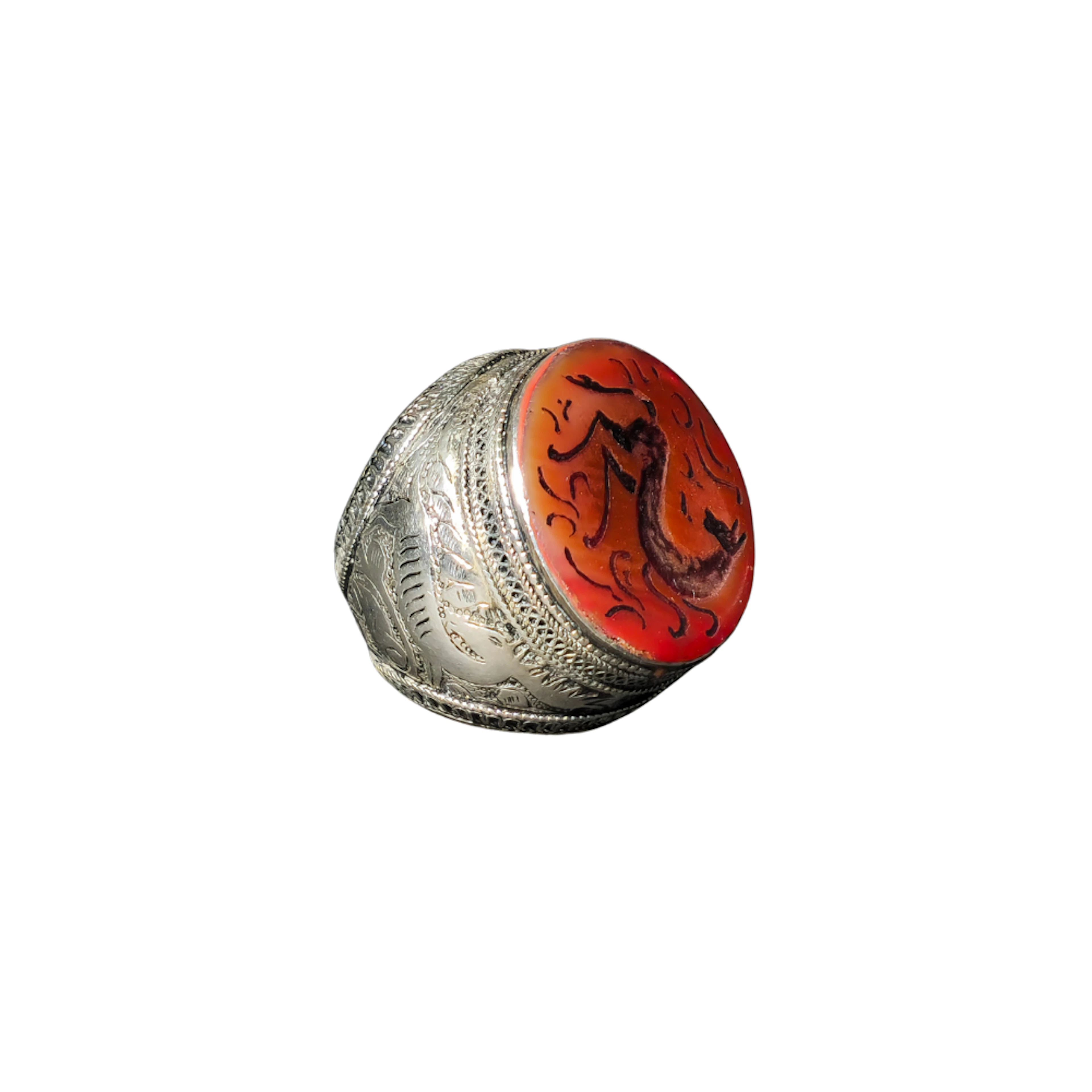 ANILLO TURCO EN PLATA Y CORNALINA. GRABADO. SIGLO XX.