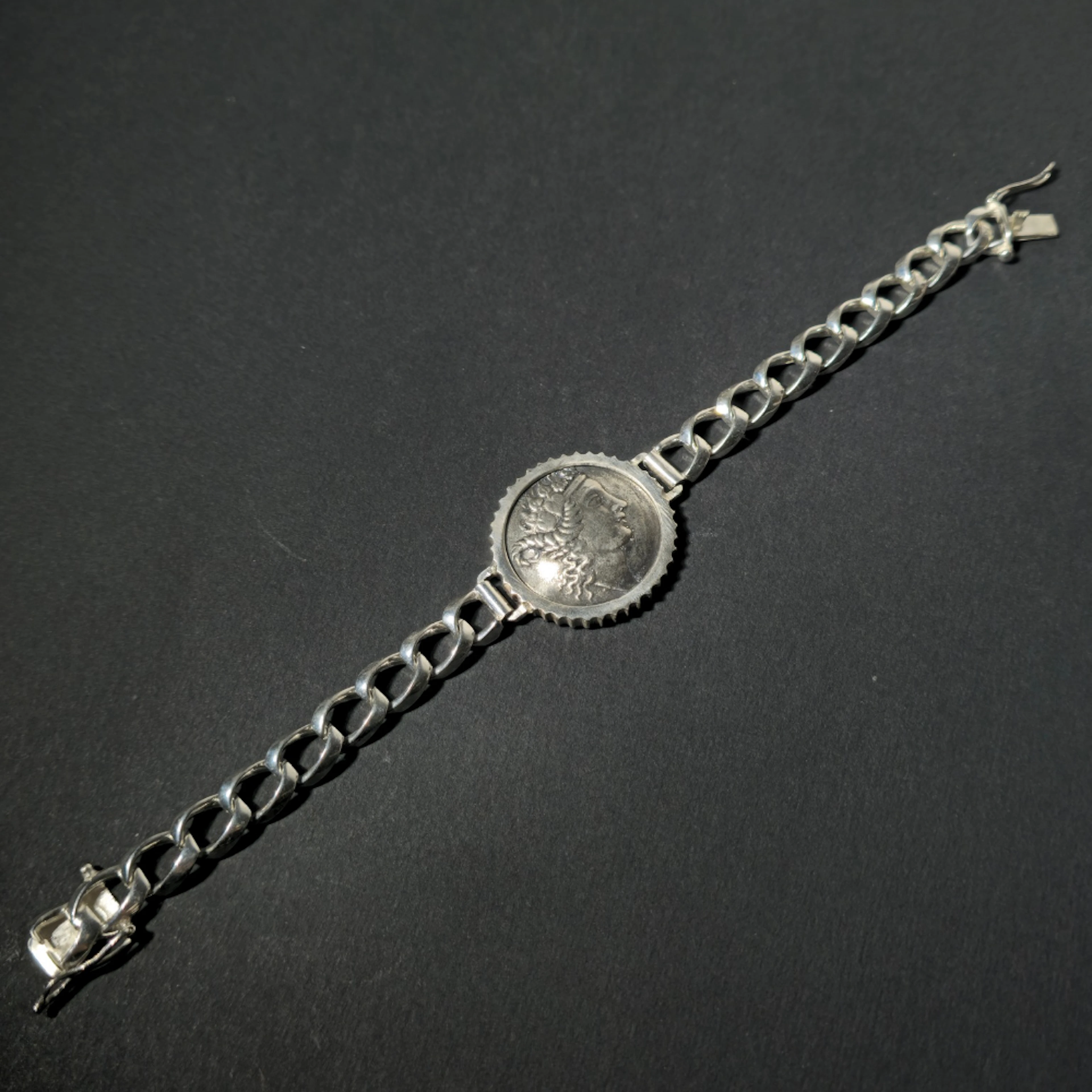 PULSERA EN PLATA DE ESLABONES Y MONEDA GRIEGA "TETRADRACMA".