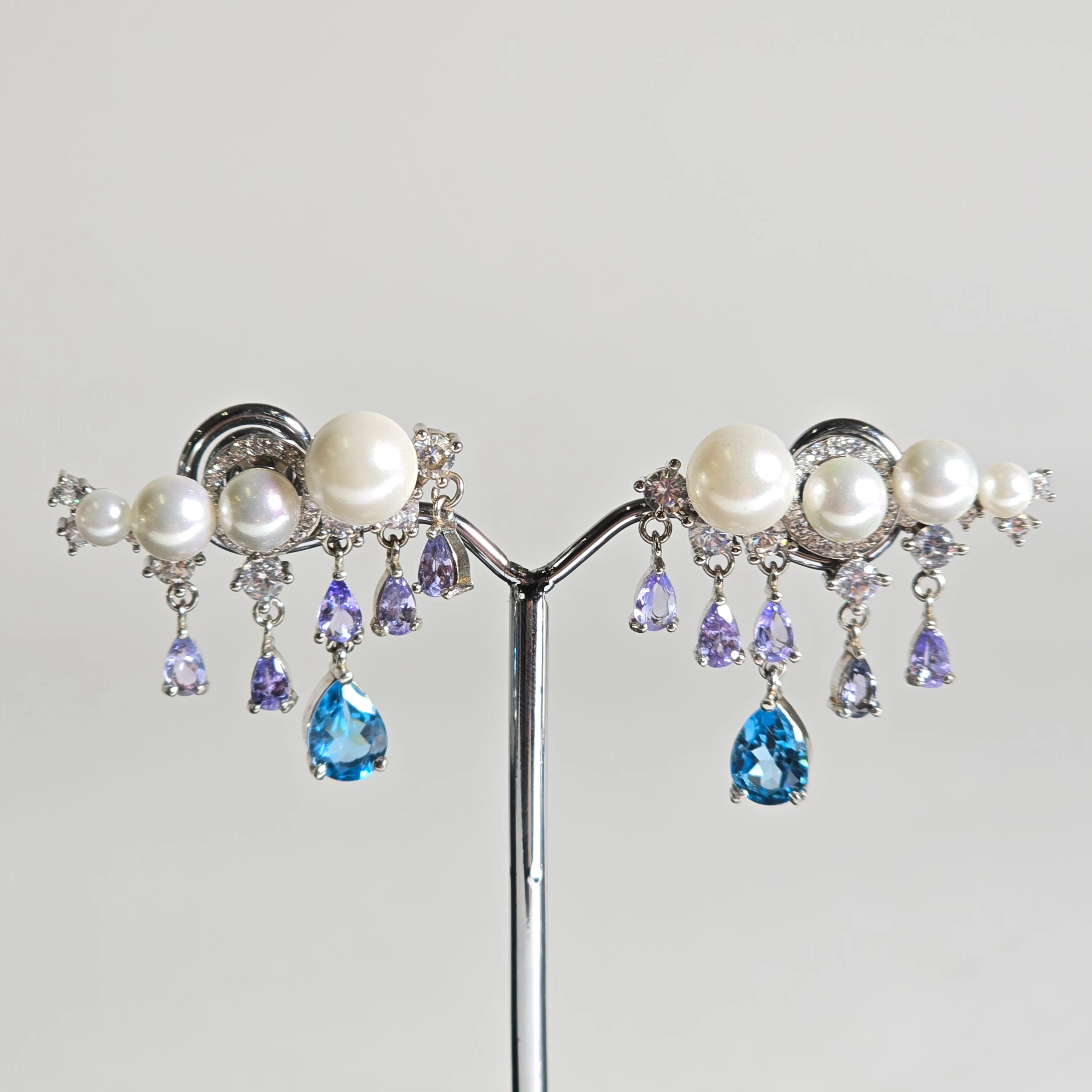 PENDIENTES DE DISEÑO DE PERLAS CULTIVADAS Y AMATISTA. MONTURA DE PLATA.