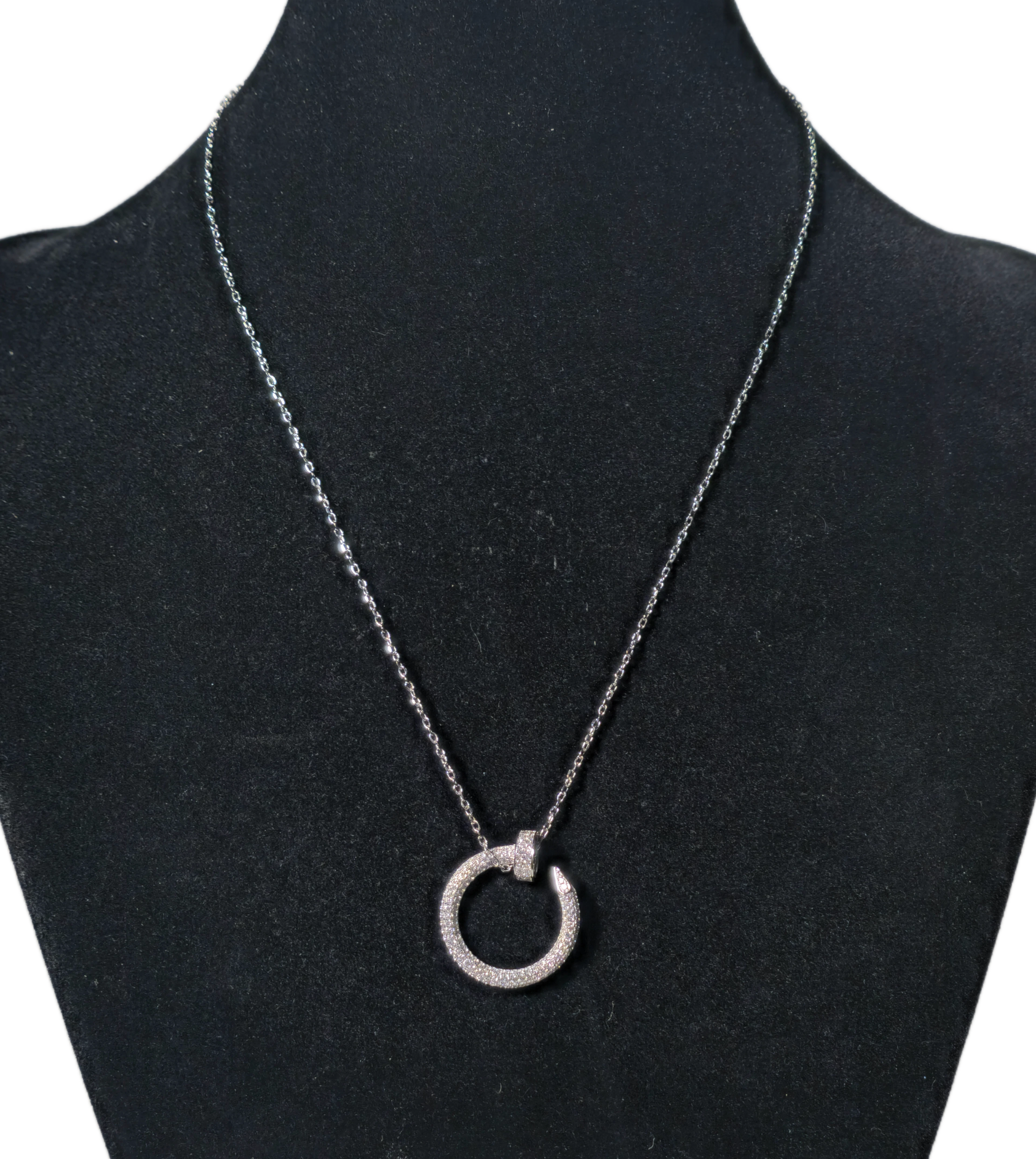 COLLAR CON COLGANTE EN PLATA Y CIRCONITAS.