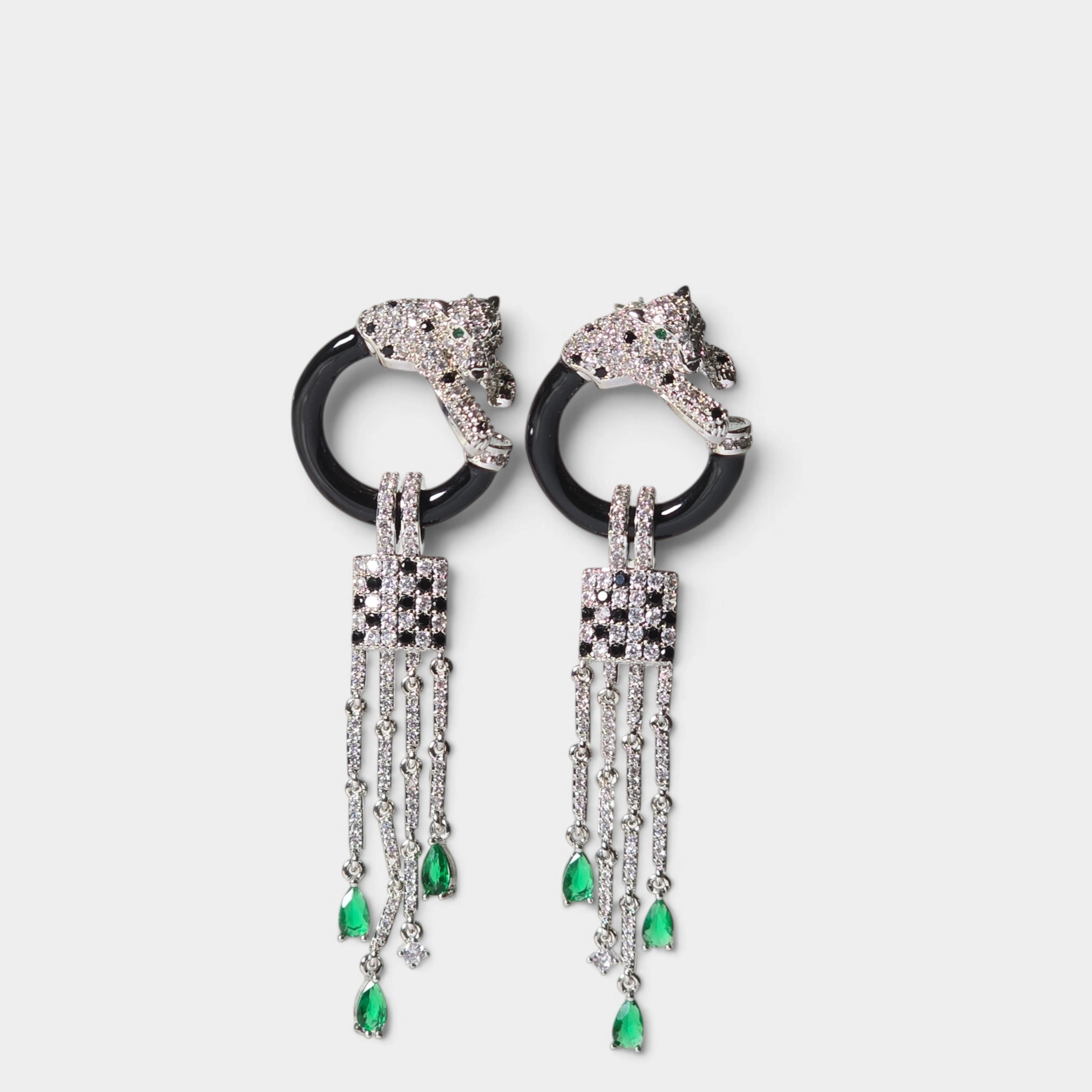 Pendientes largos con circonitas.
