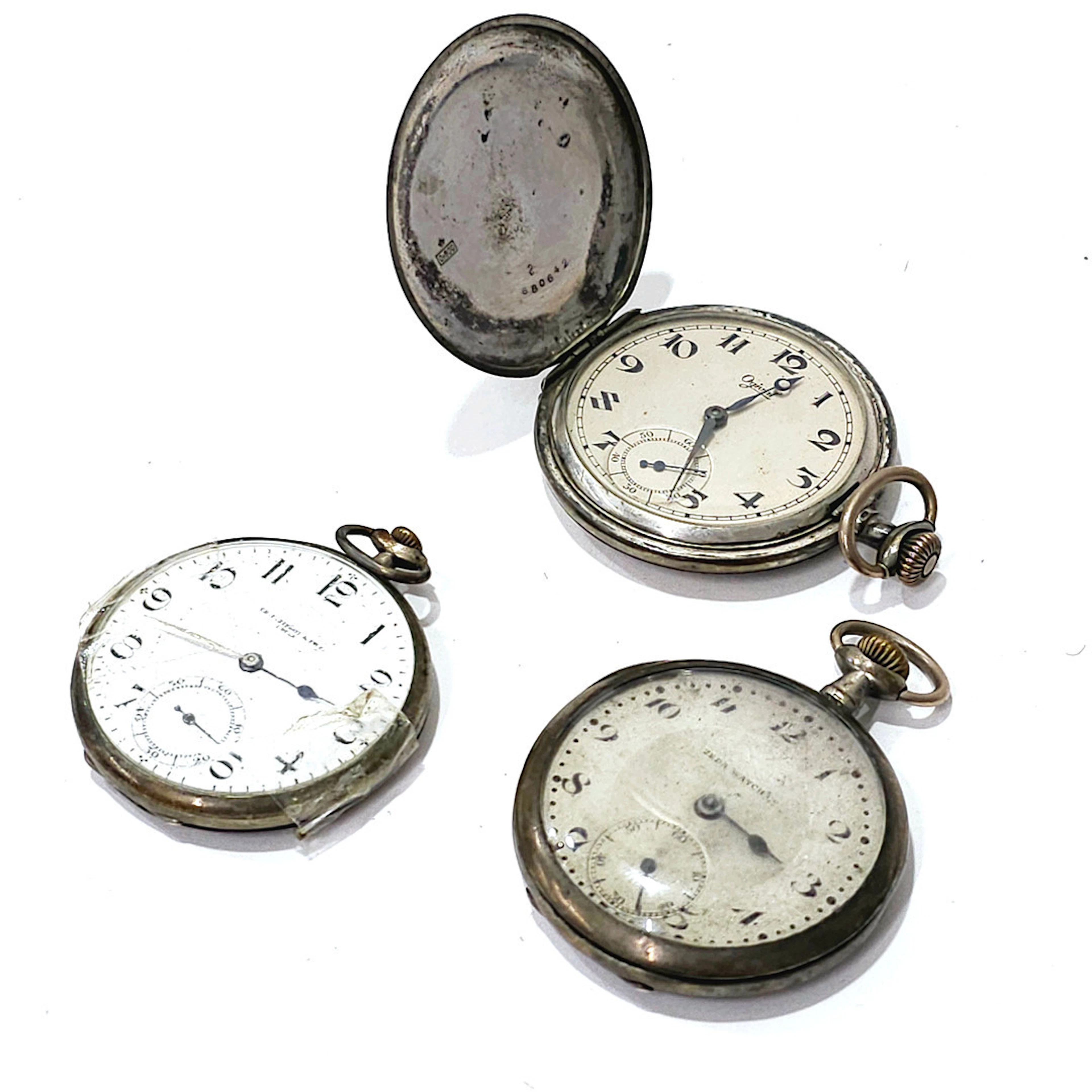 COLECCIÓN DE TRES RELOJES SUIZOS DE BOLSILLO: OGIVAL, ZEDA WATCH & CO Y TISSOT.