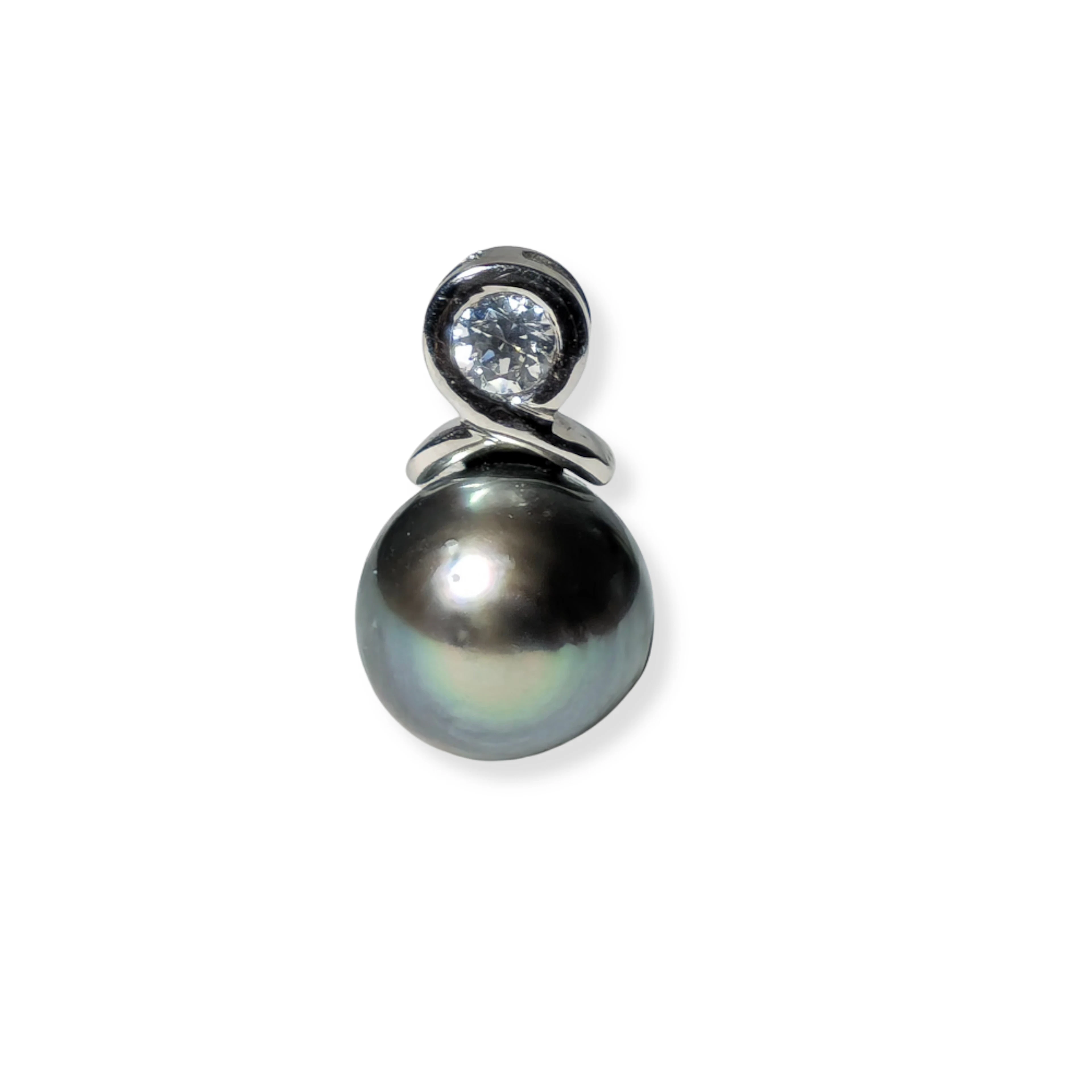 COLGANTE CON PERLA TAHITÍ EN ORO BLANCO DE 18 QUILATES CON PERLA NEGRA