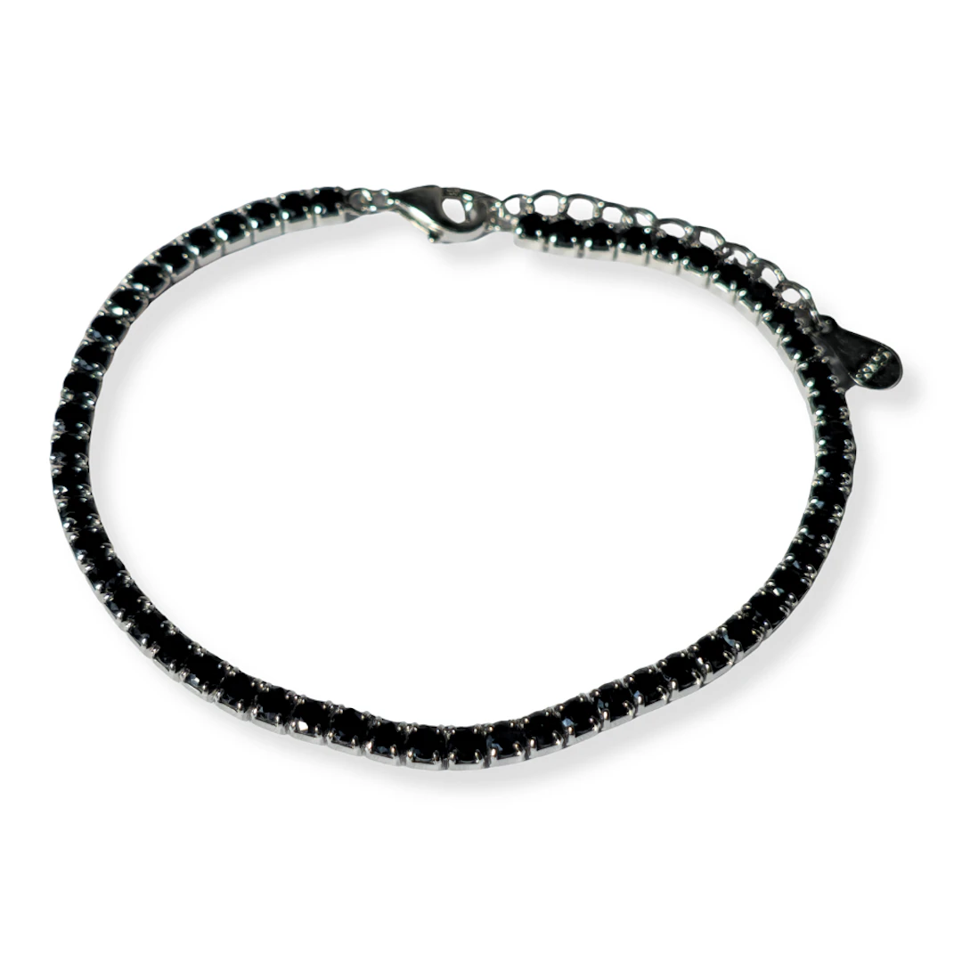 Pulsera riviere en plata rodiada con circonitas negras.