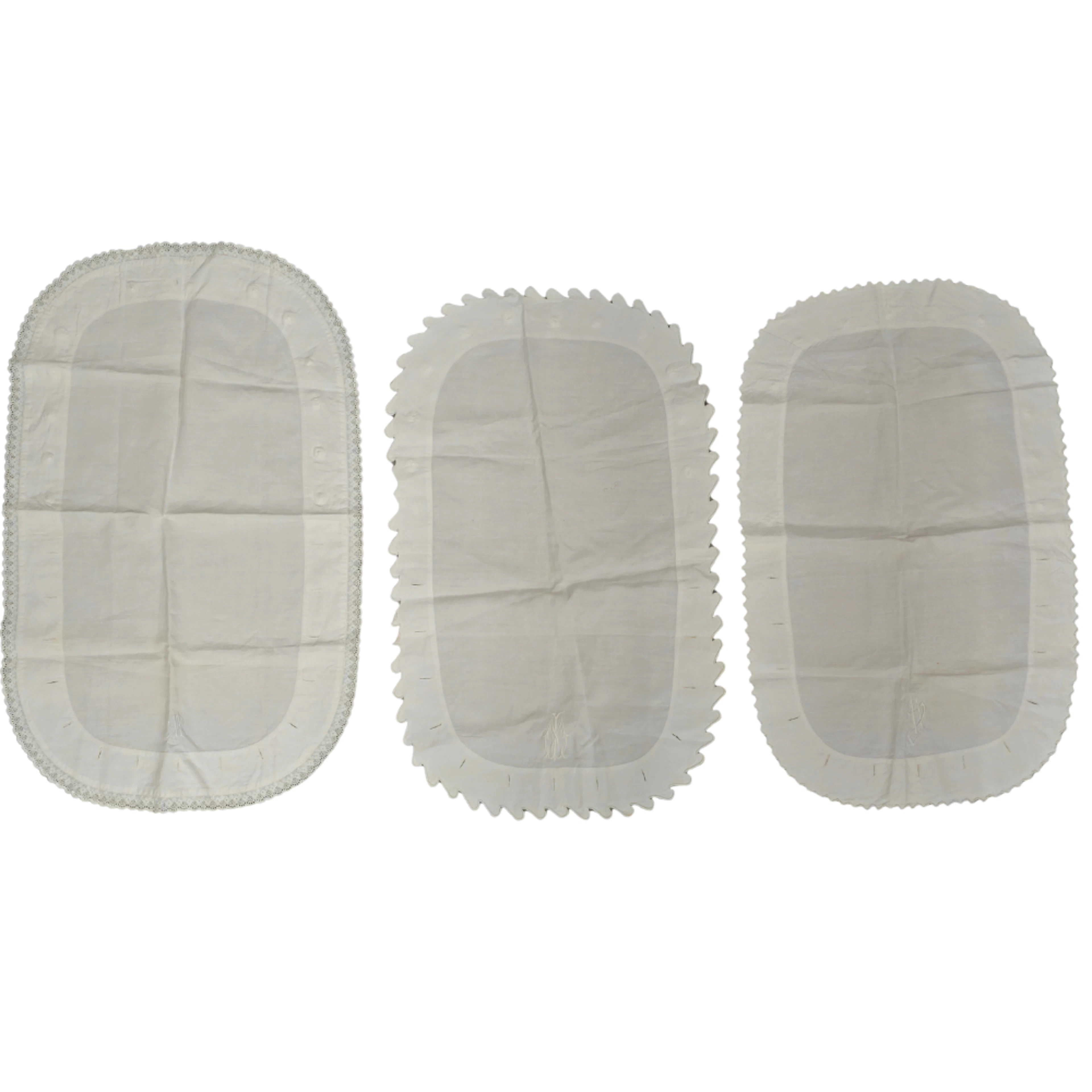 FUNDAS PARA ALMOHADA DE CUNA DE BEBE EN ENCAJES MODERNISTAS. FINALES SIGLO XIX.