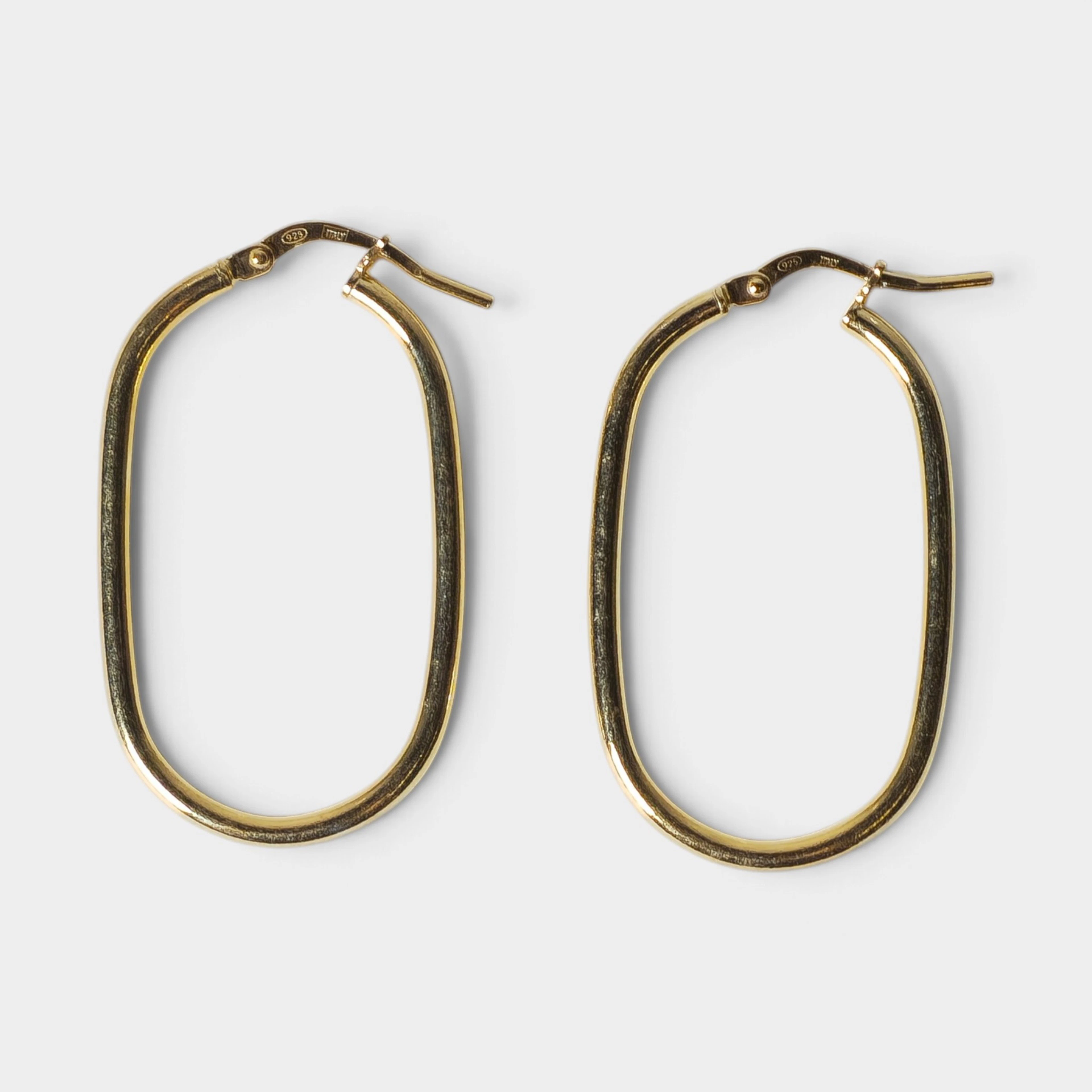 Aros en plata con baño de oro.