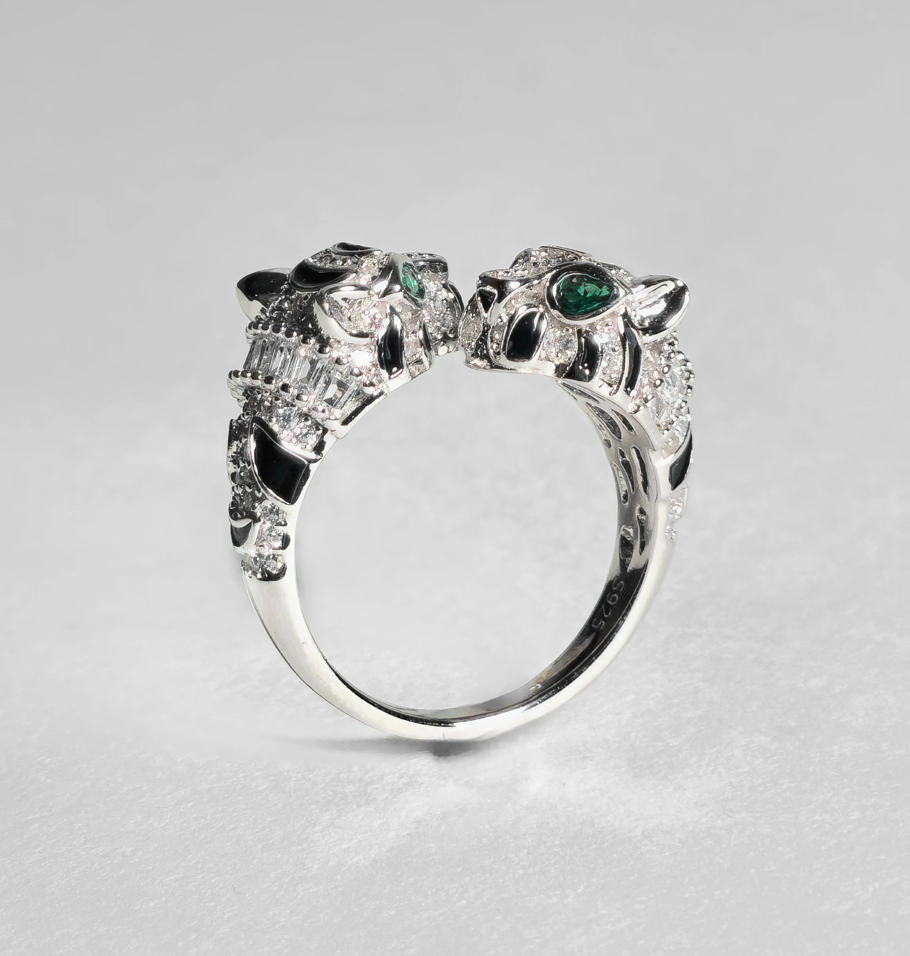 ANILLO EN PLATA PANTHÈRE ESTILO CARTIER.
