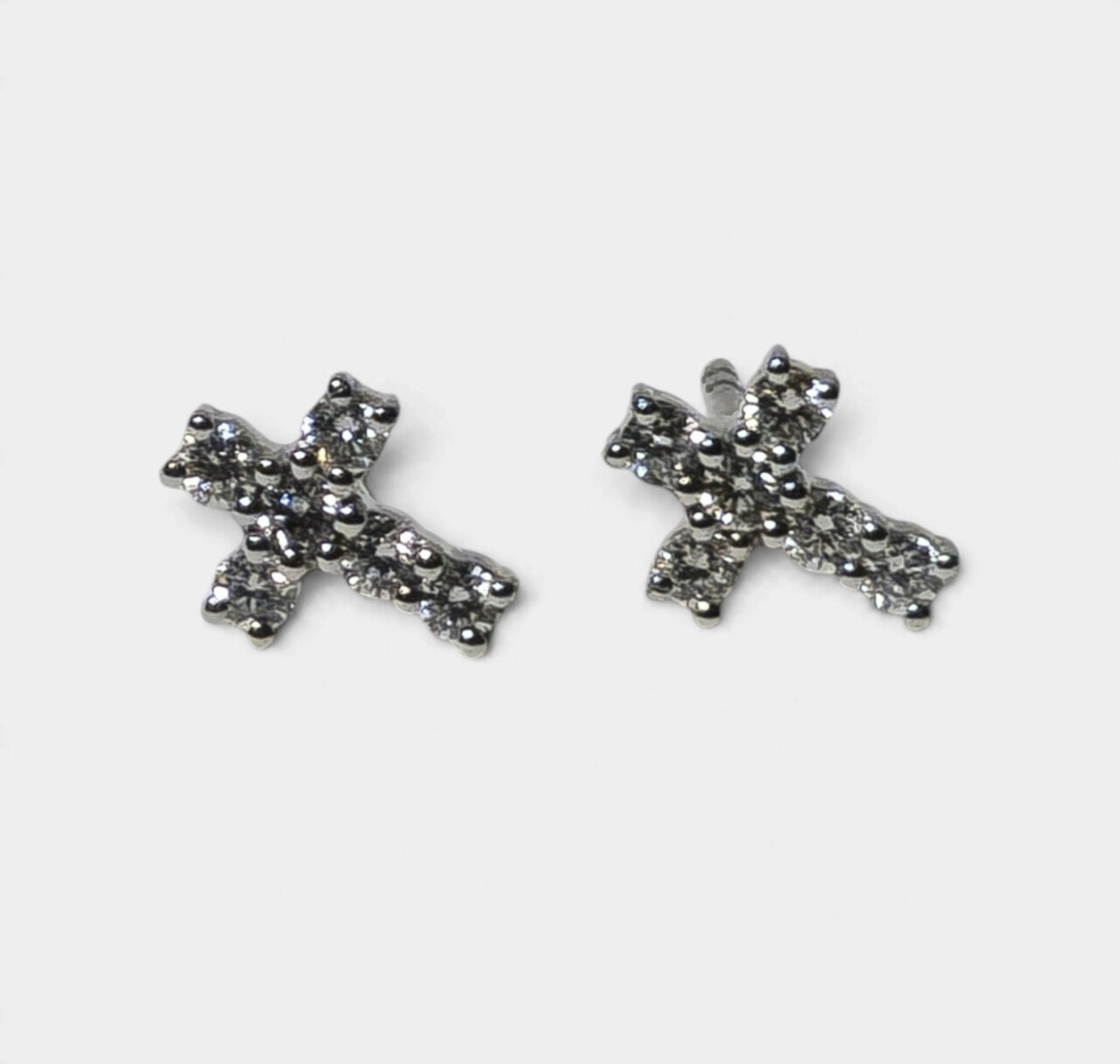 Pendientes cruz en oro blanco y diamantes.