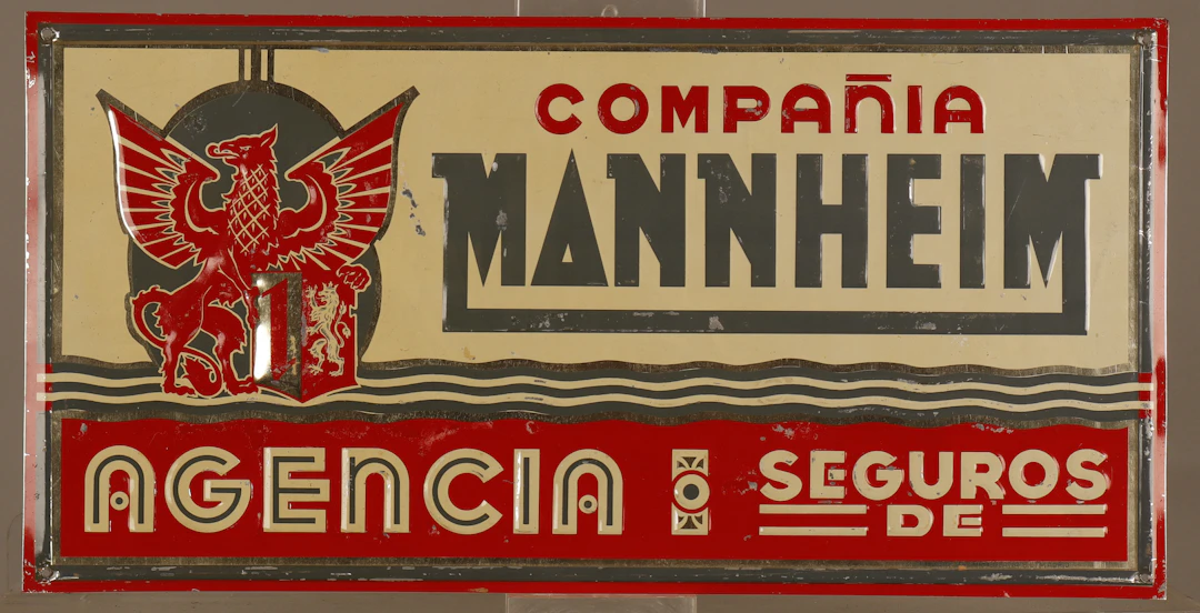 Compañía Mannheim, placa publicitaria en hojalata estampada y pintada.