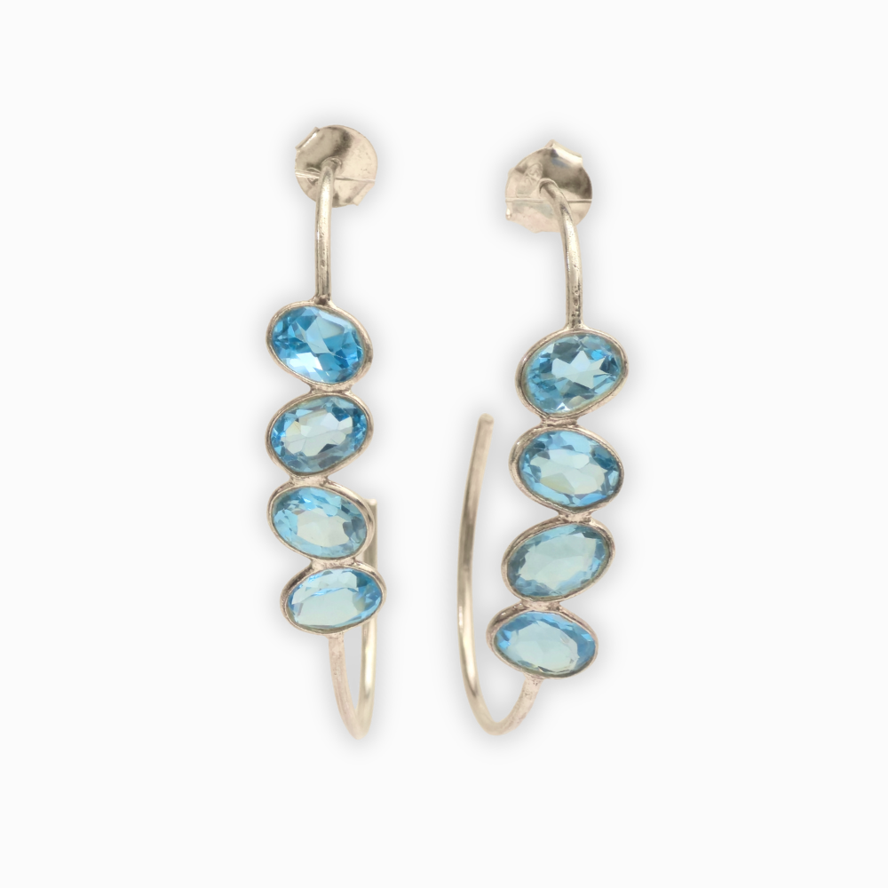 Pendientes en plata con topacio azul.