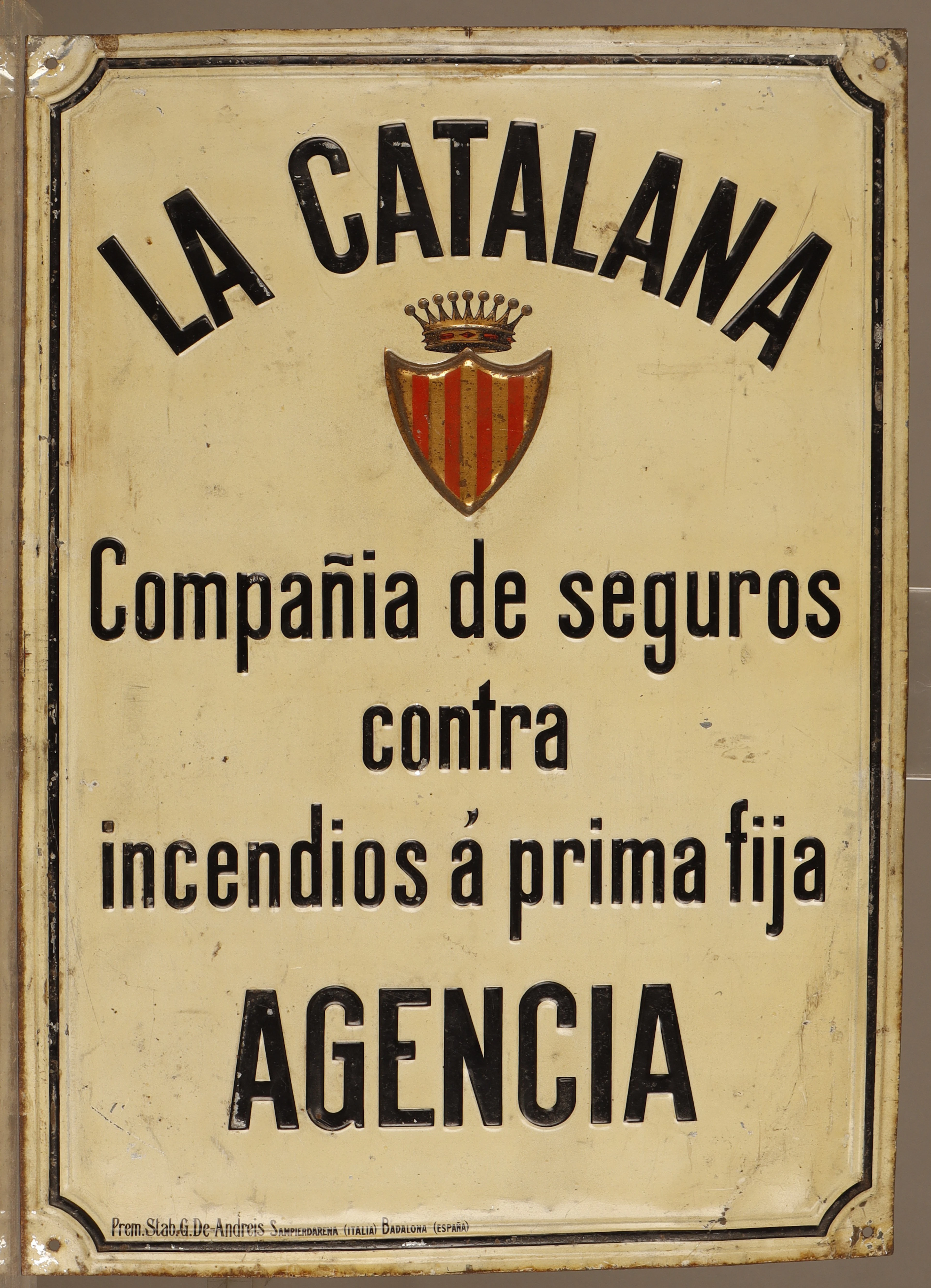 La Catalana, placa publicitaria en hojalata estampada y pintada.