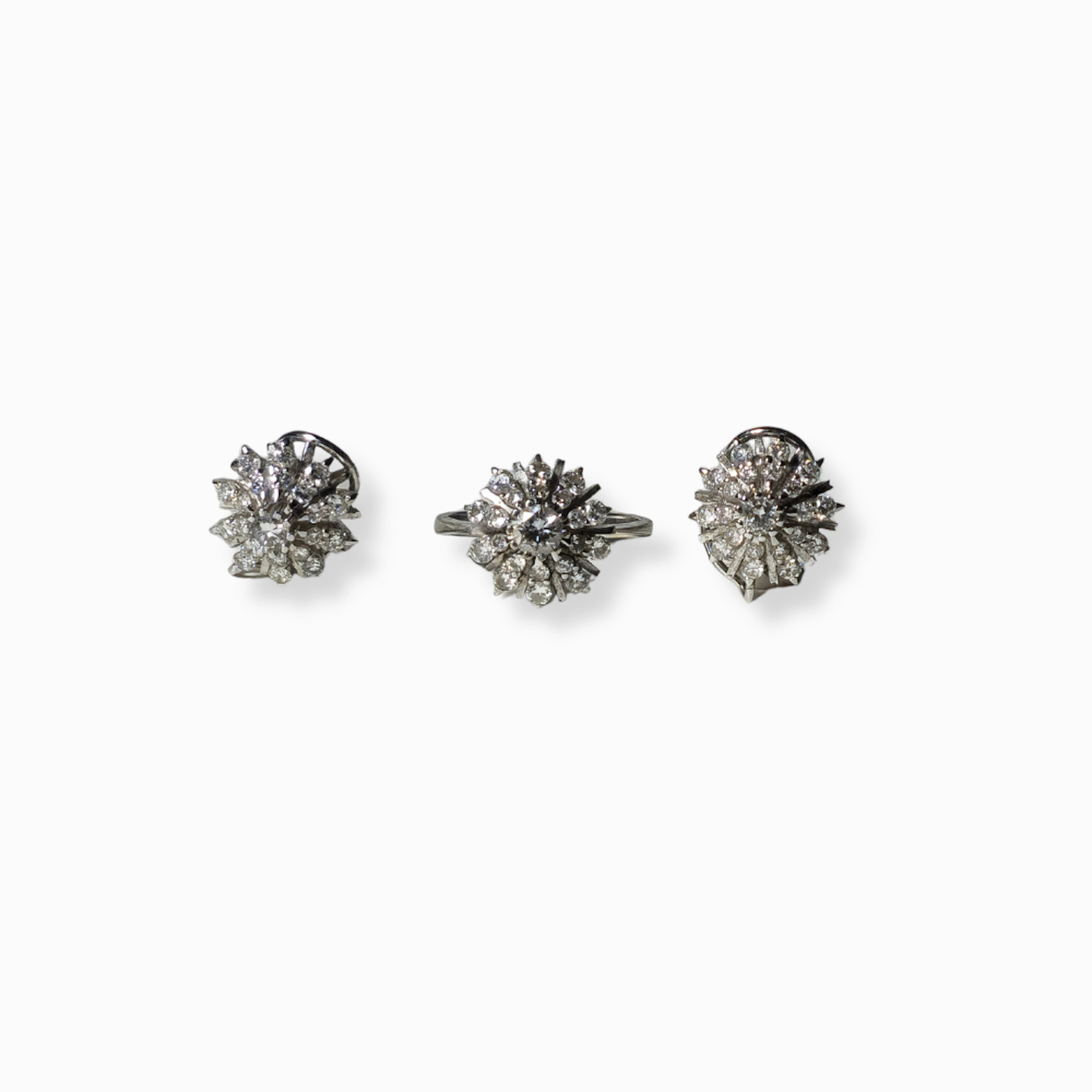 CONJUNTO DE PENDIENTES Y ANILLO CON BRILLANTES EN ORO BLANCO DE 18K.
