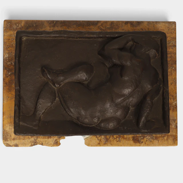 MANOLO HUGUÉ. SEGÚN. Figura femenina sentada.