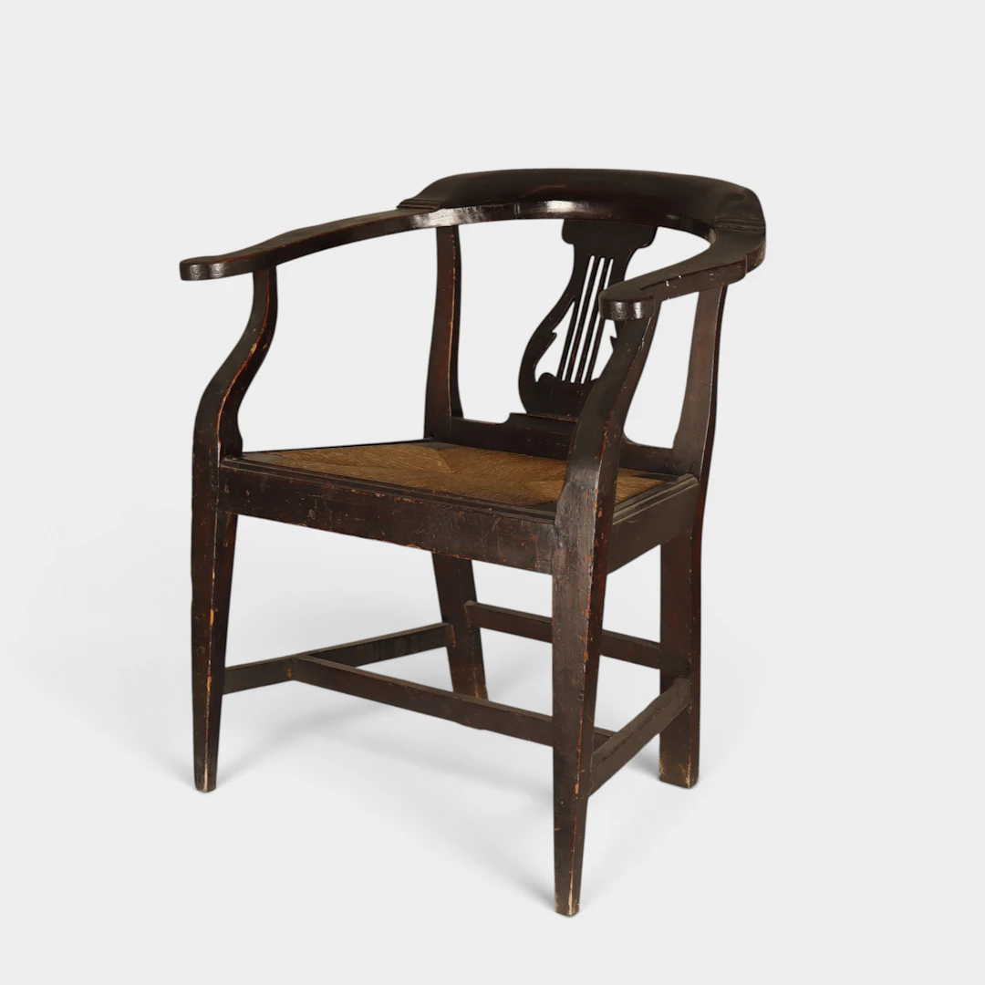 Sillón de brazos en madera teñida, probablemente del norte de Italia