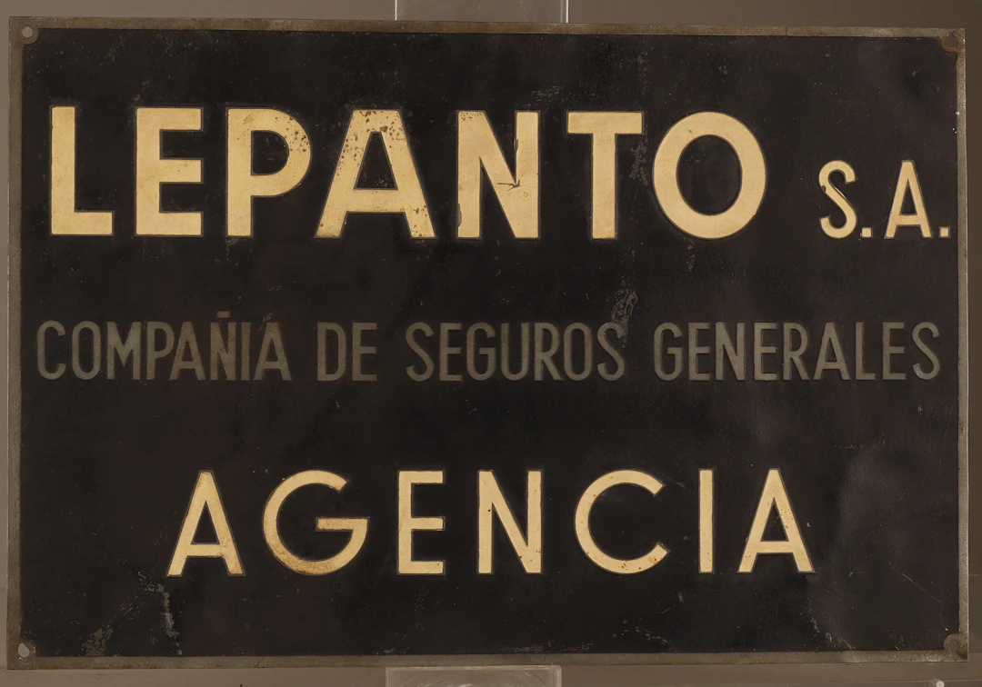 Lepanto, placa publicitaria en zinc estampado y pintado.