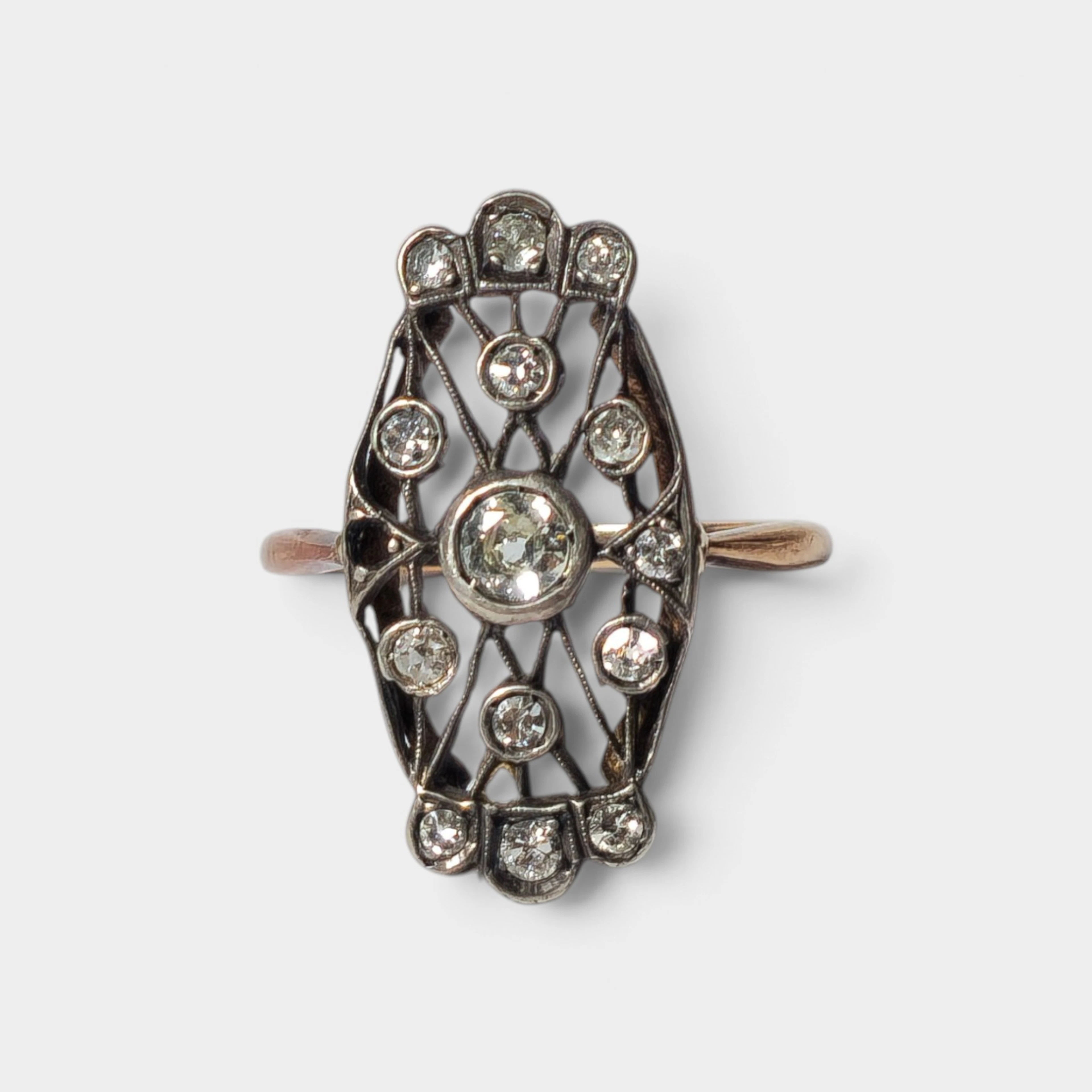 Anillo Art Déco en oro, plata y diamantes. Circa 1920.
