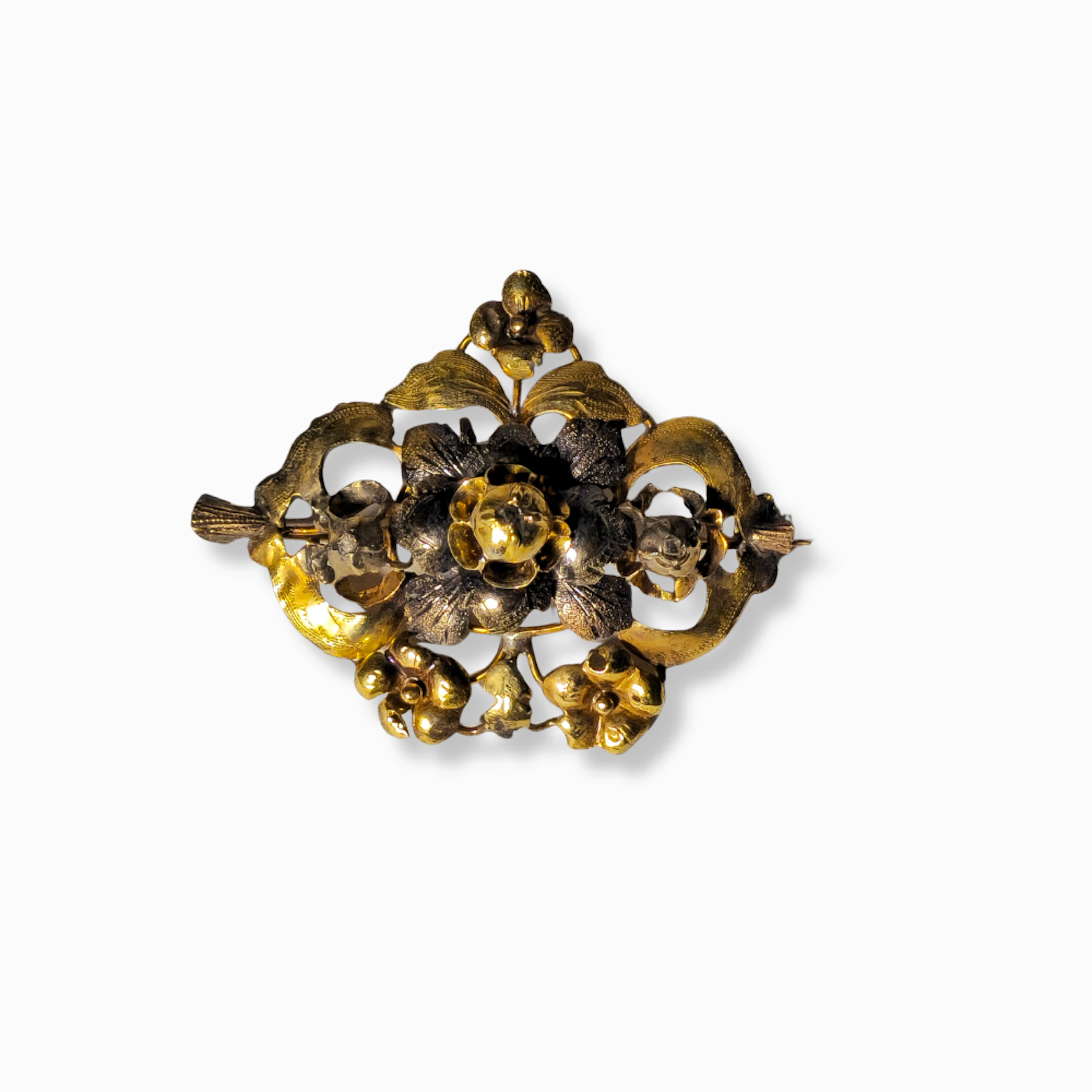 BROCHE ISABELINO EN ORO DE 18K,DE FINALES SIGLO XIX.